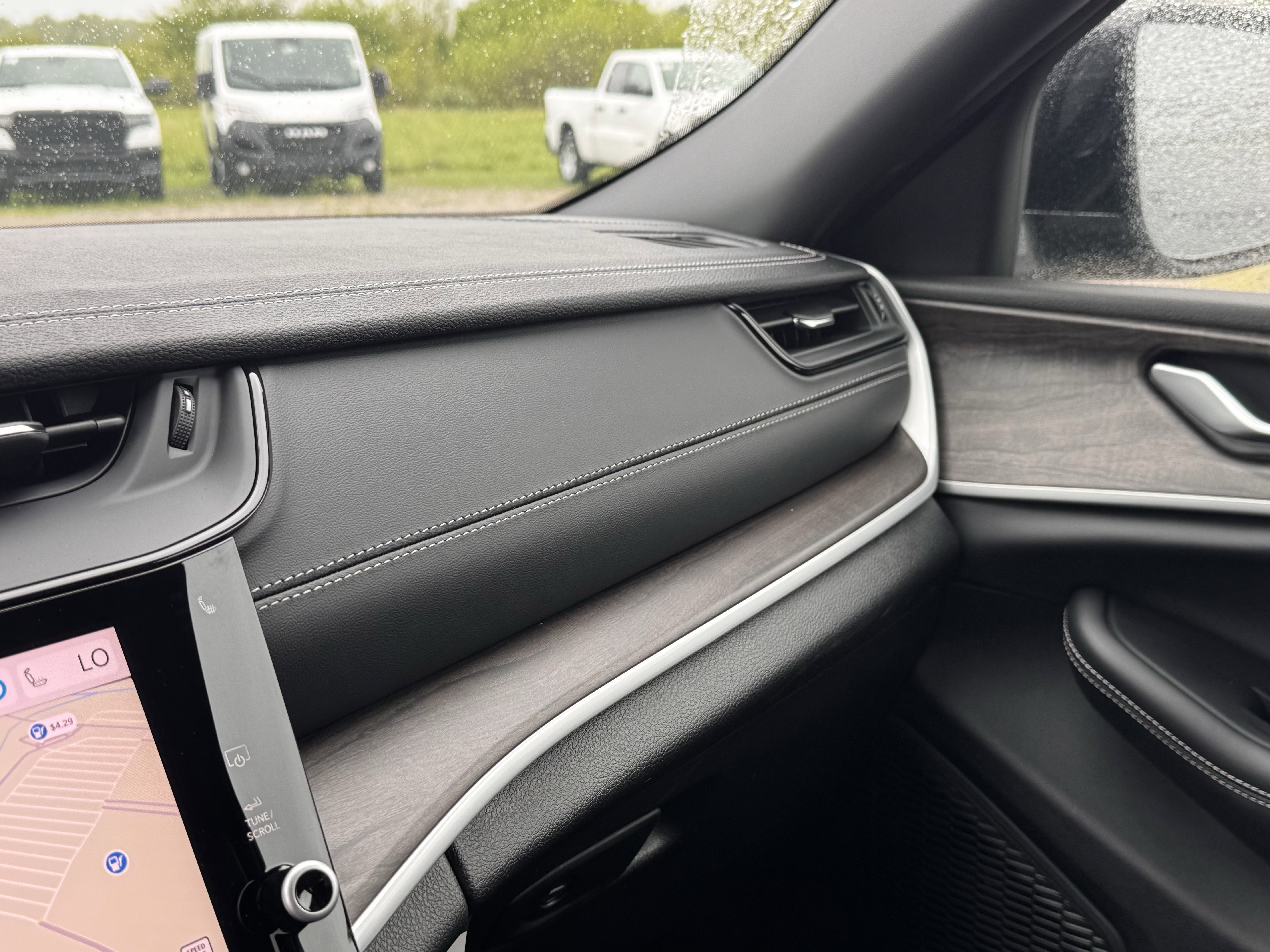 2026 Jeep Grand Cherokee Laredo Altitude