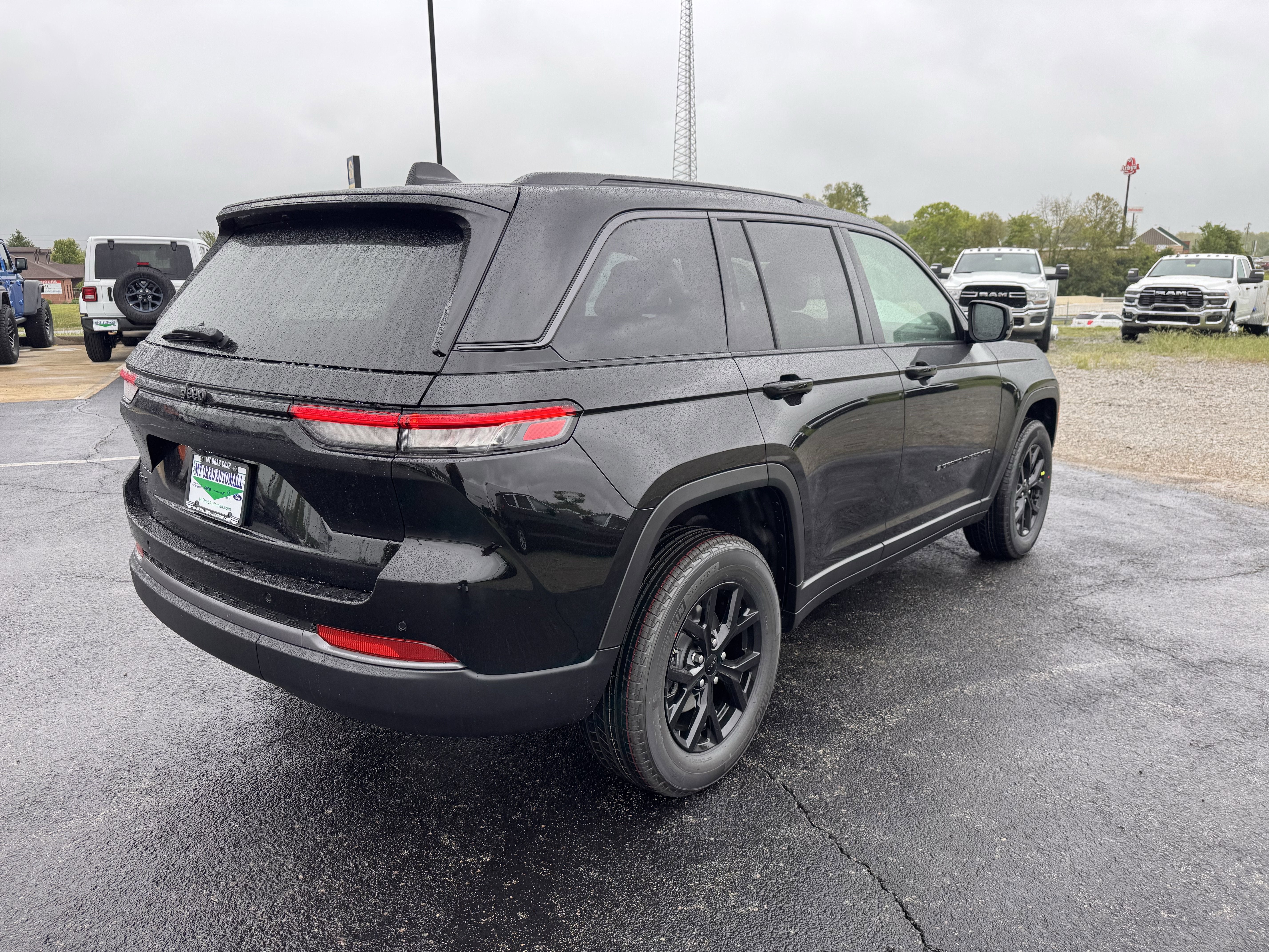 2026 Jeep Grand Cherokee Laredo Altitude