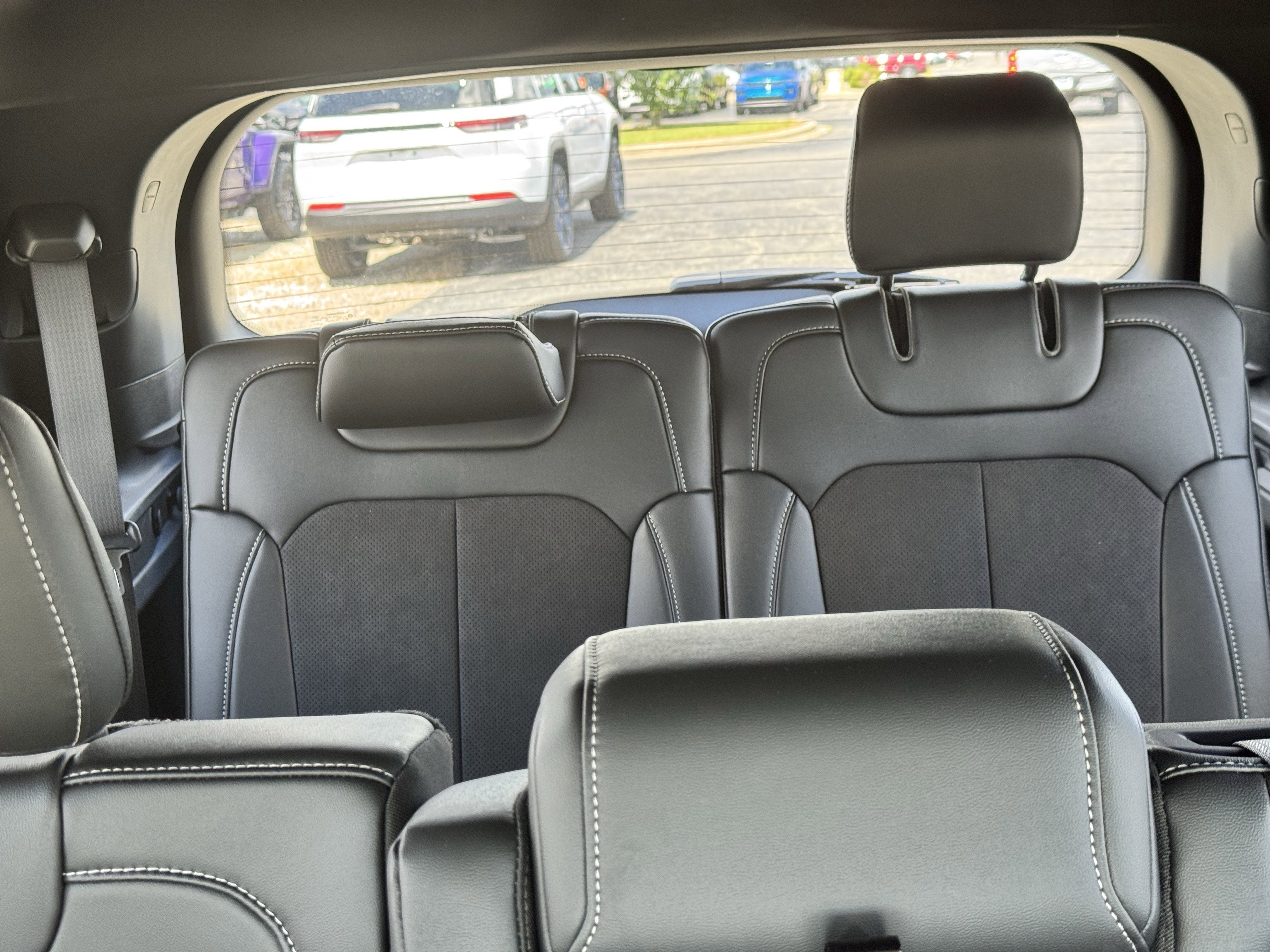 2026 Jeep Grand Cherokee L Laredo Altitude