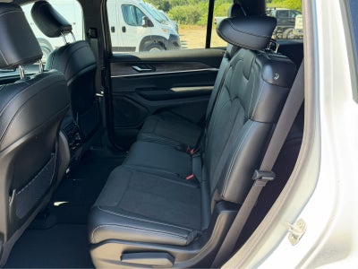 2026 Jeep Grand Cherokee L Laredo Altitude