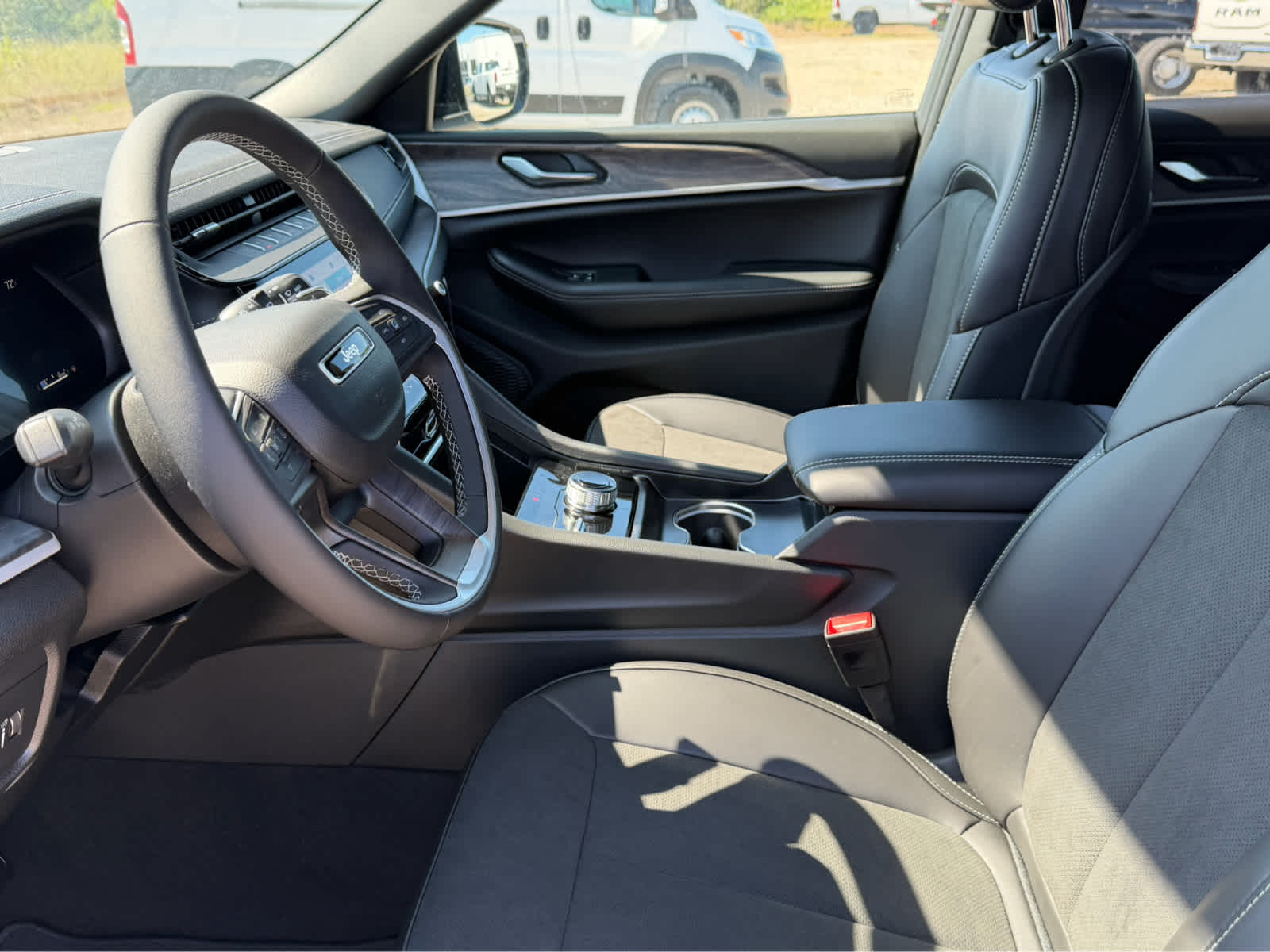 2026 Jeep Grand Cherokee L Laredo Altitude