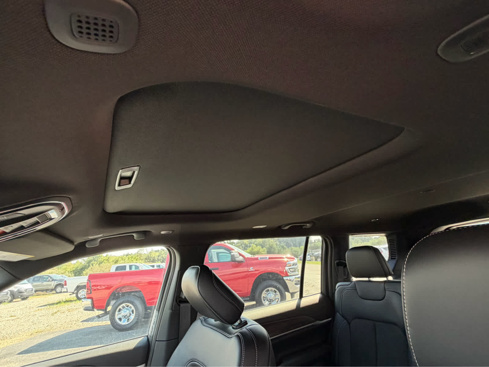 2026 Jeep Grand Cherokee L Laredo Altitude