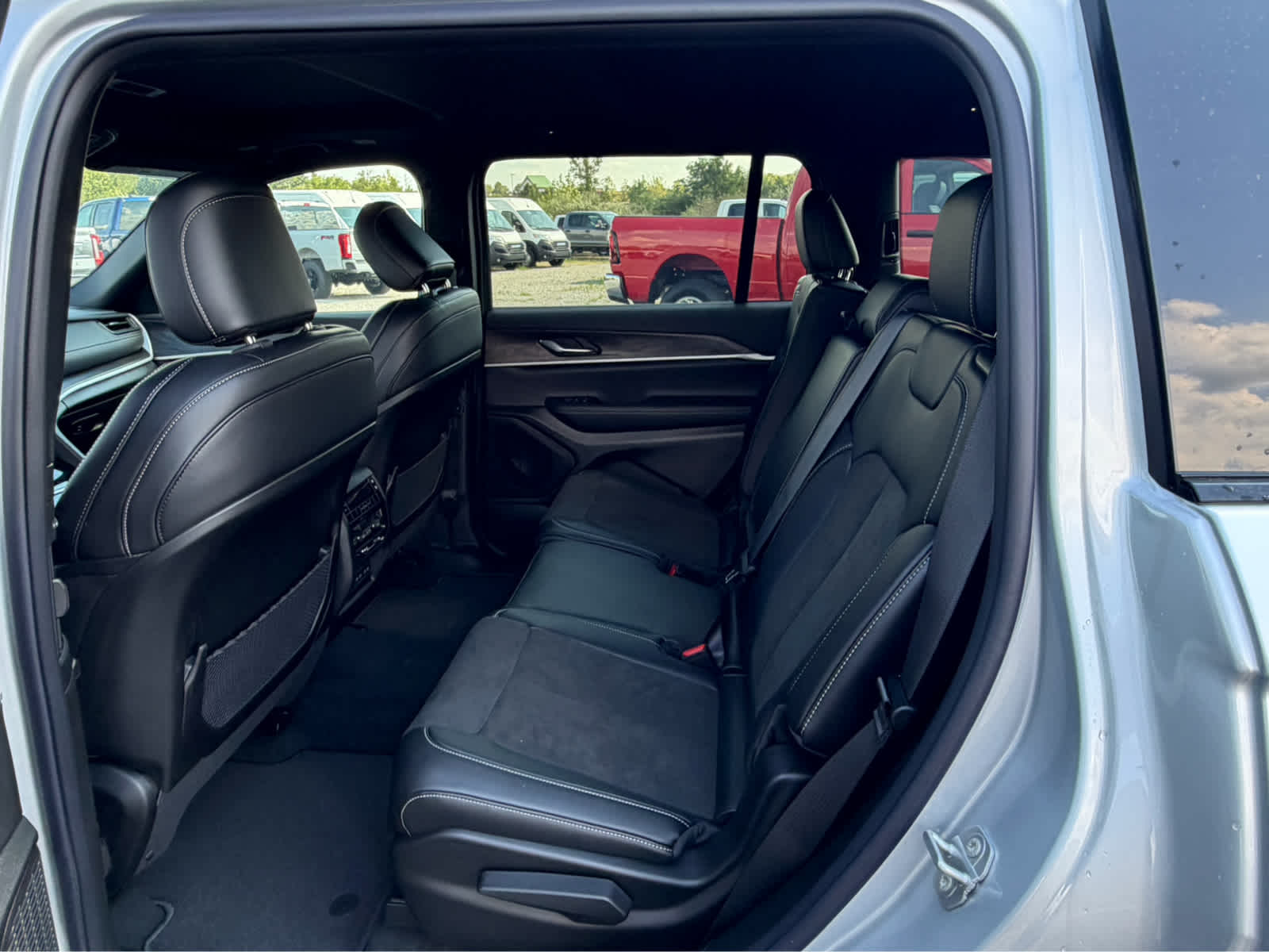 2026 Jeep Grand Cherokee L Laredo Altitude