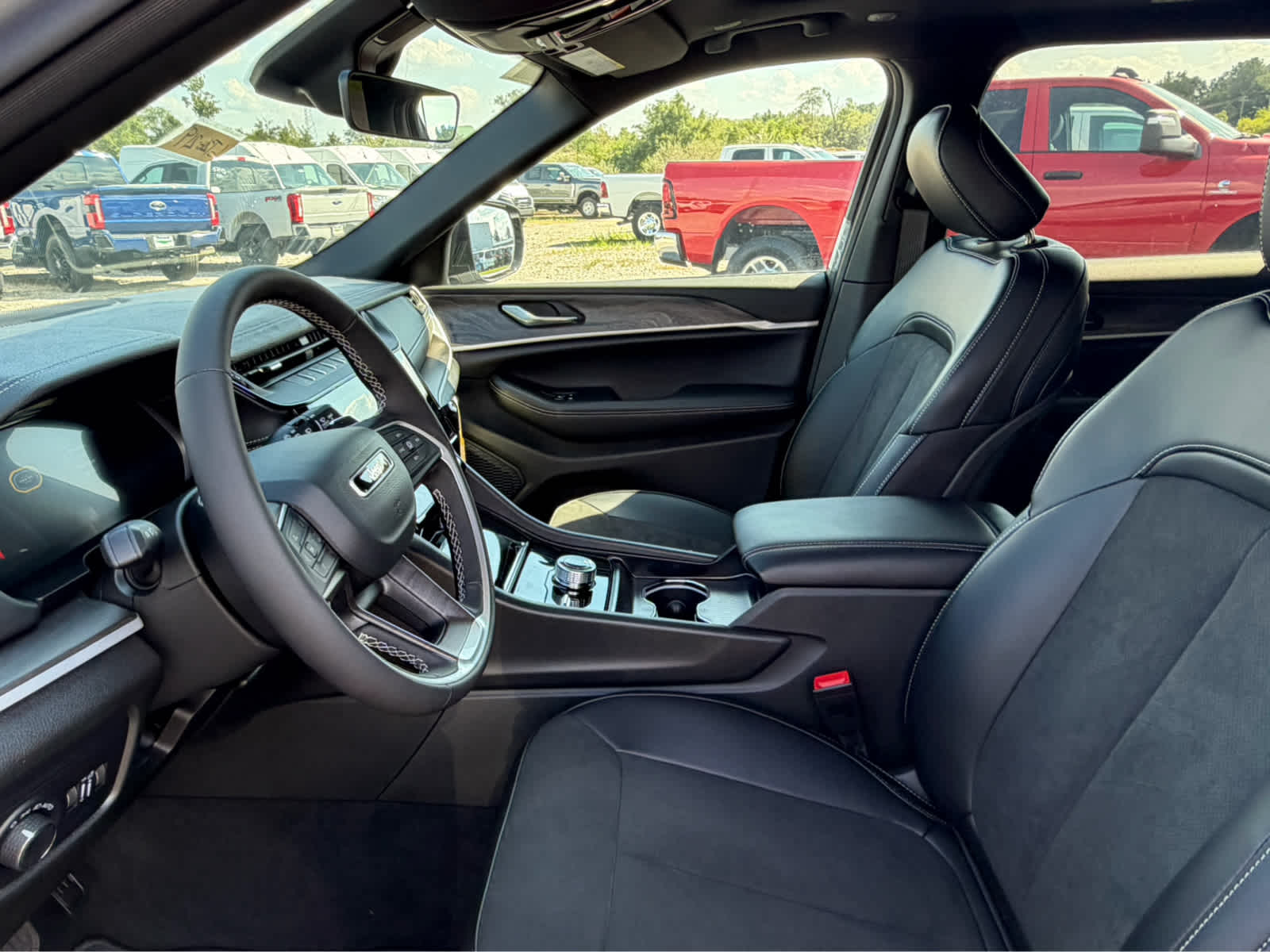 2026 Jeep Grand Cherokee L Laredo Altitude