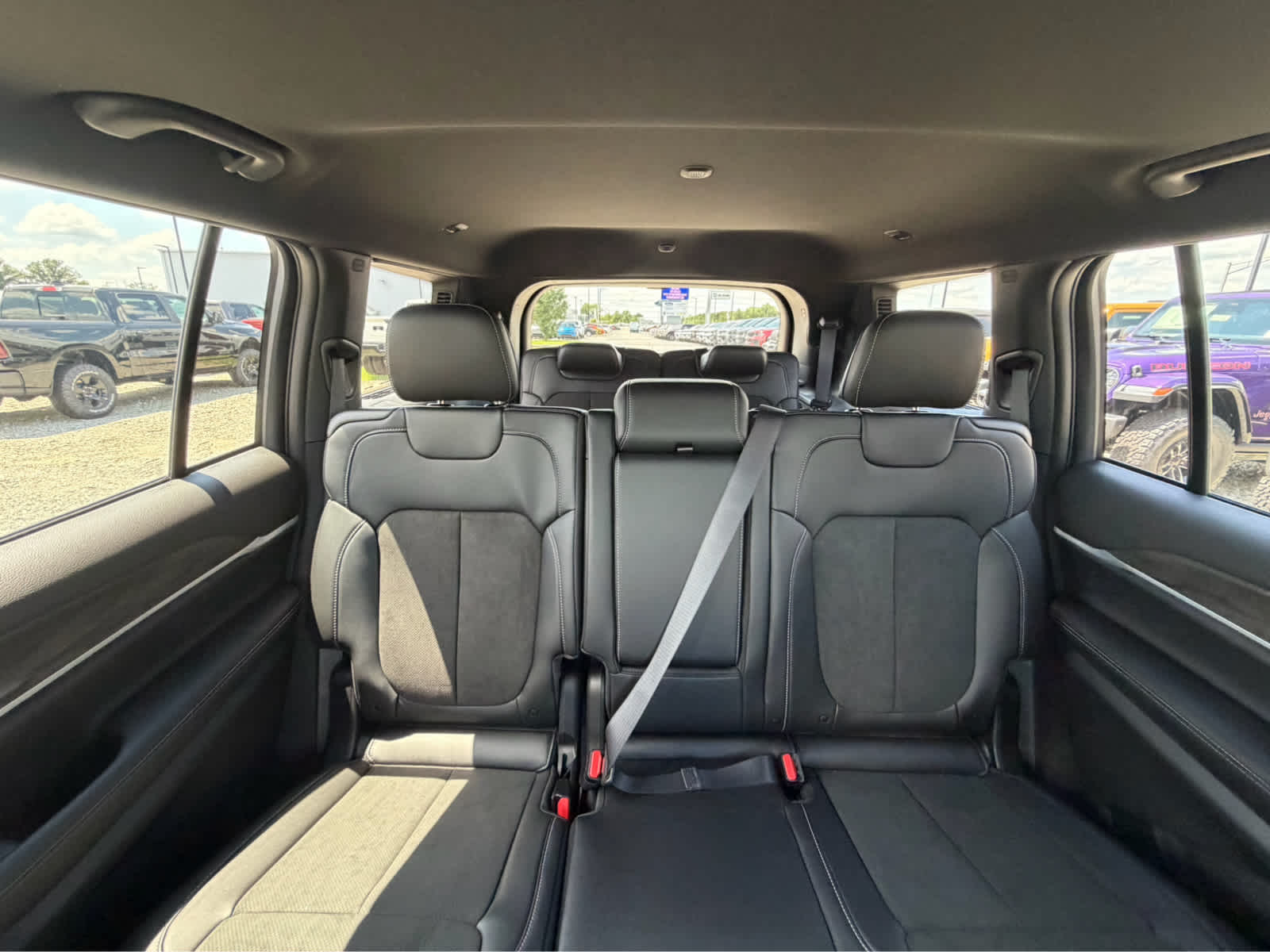 2026 Jeep Grand Cherokee L Laredo Altitude