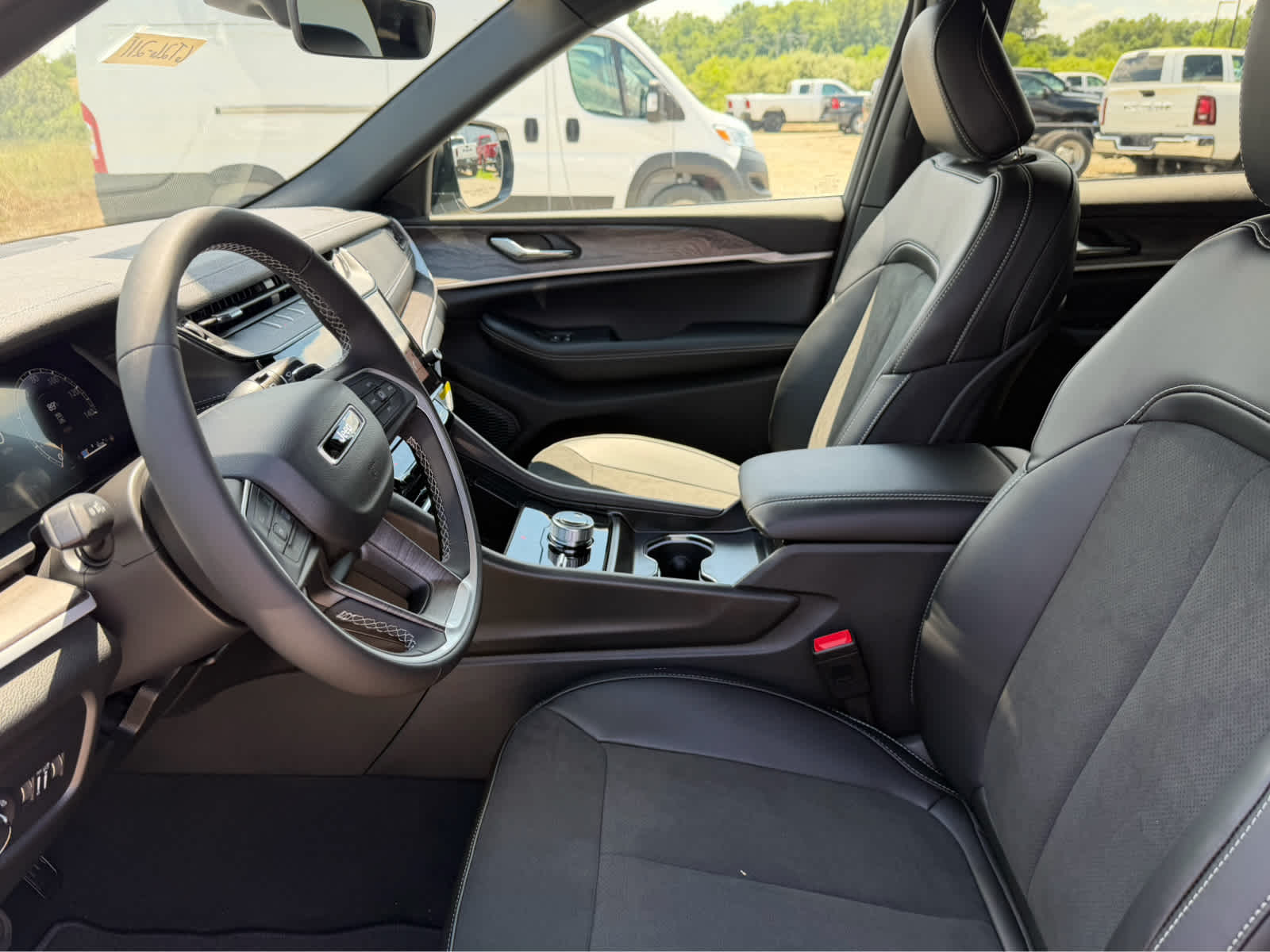 2026 Jeep Grand Cherokee L Laredo Altitude