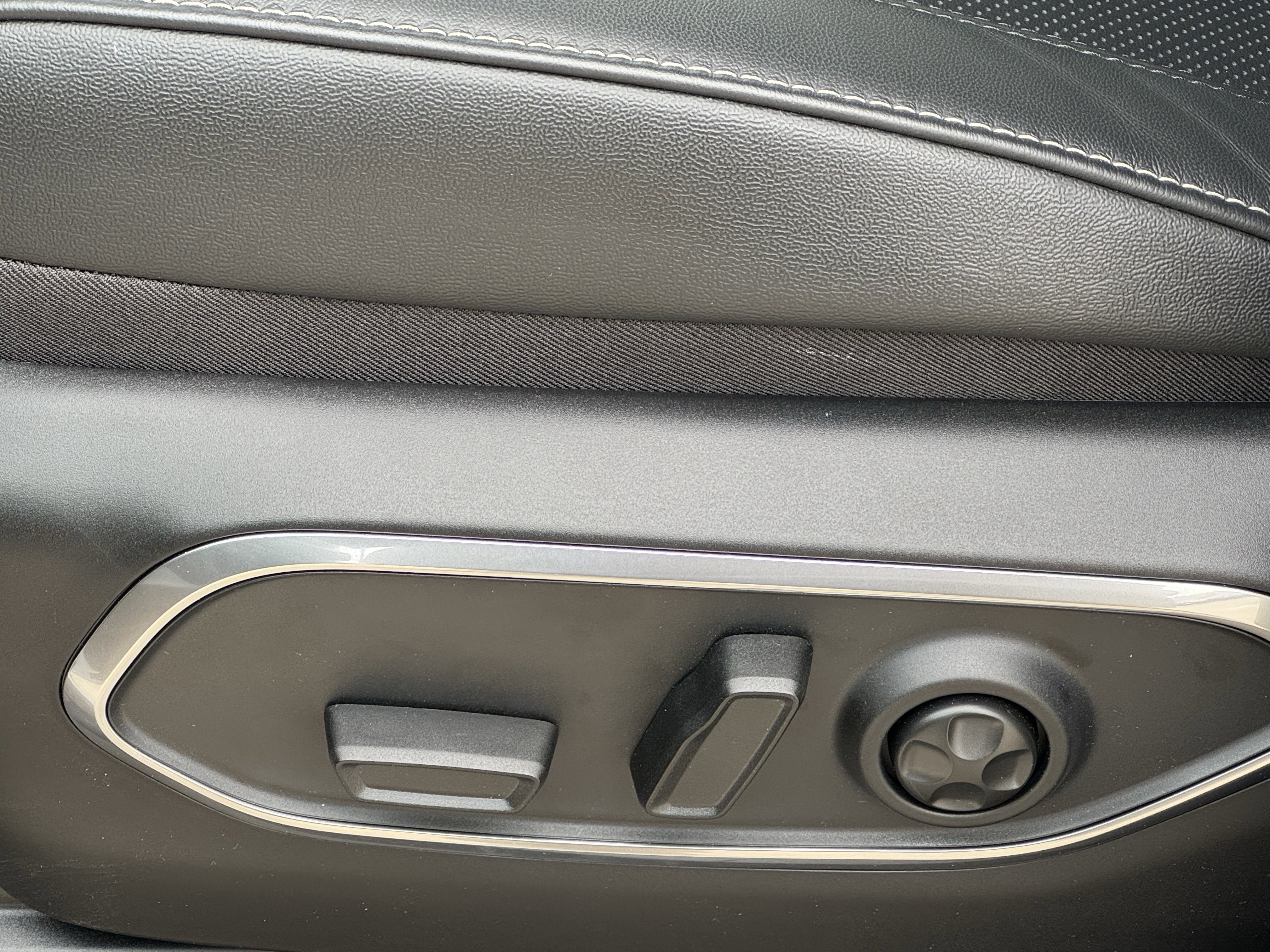 2026 Jeep Grand Wagoneer Base