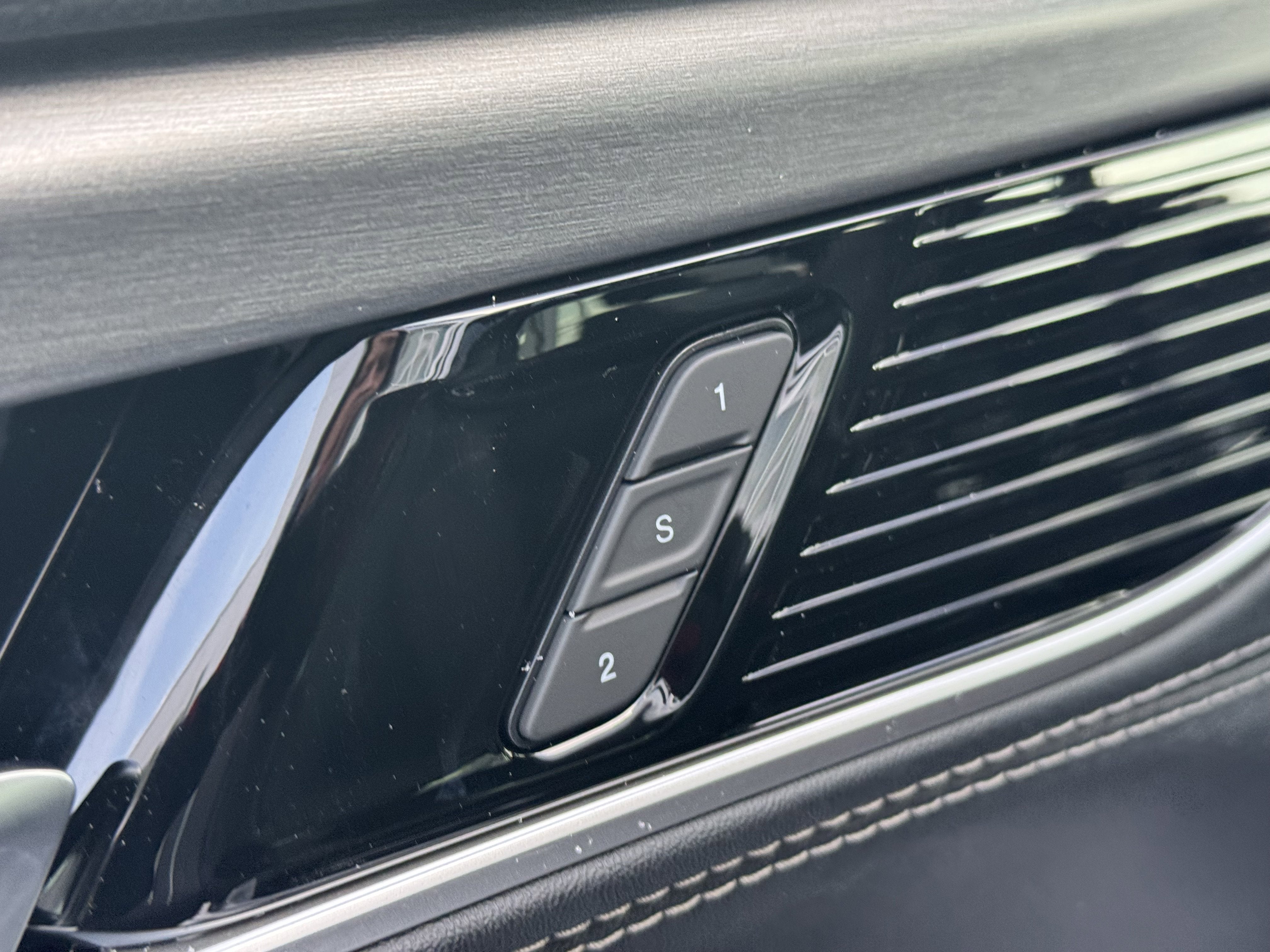 2026 Jeep Grand Wagoneer Base