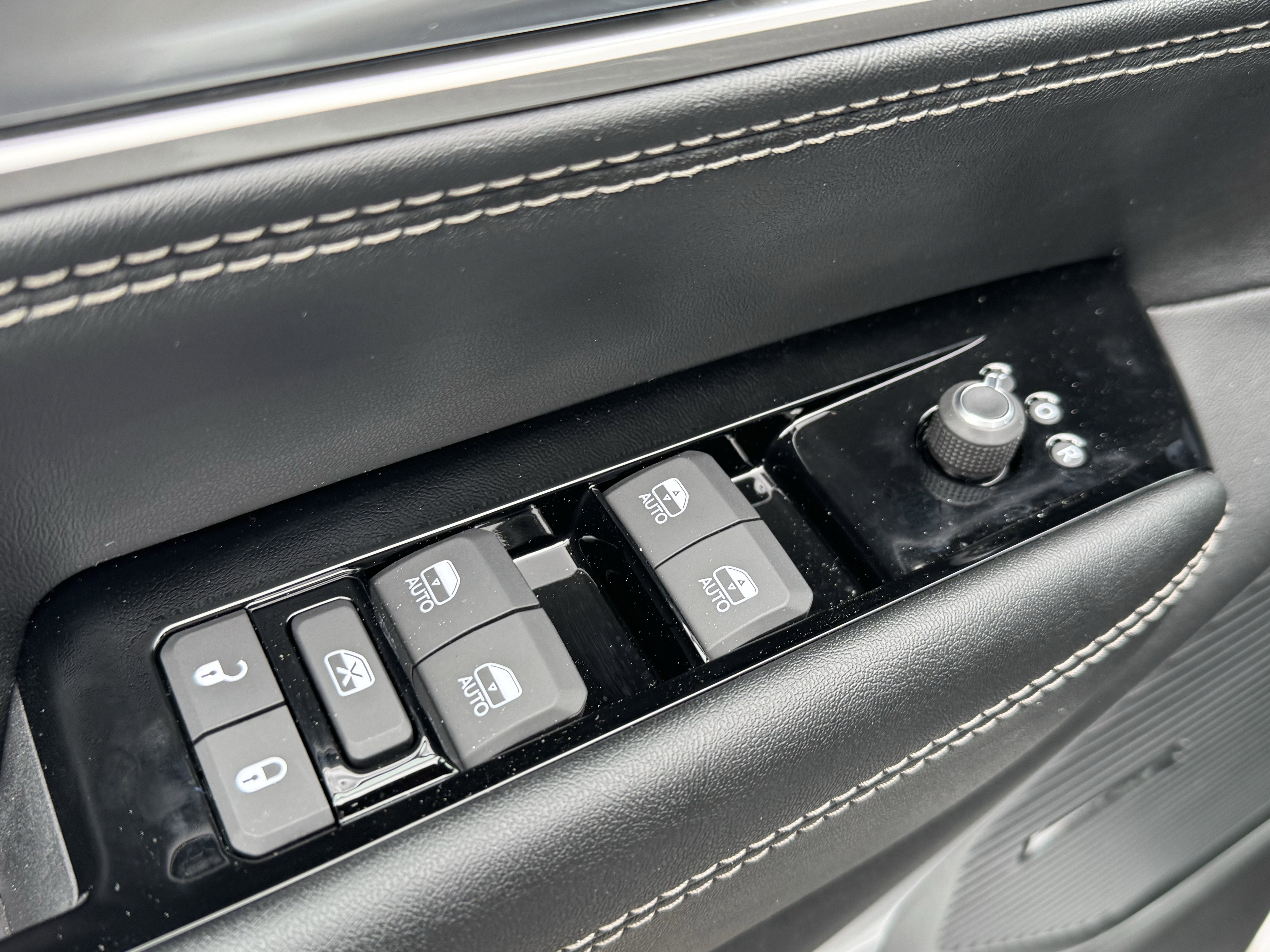 2026 Jeep Grand Wagoneer Base