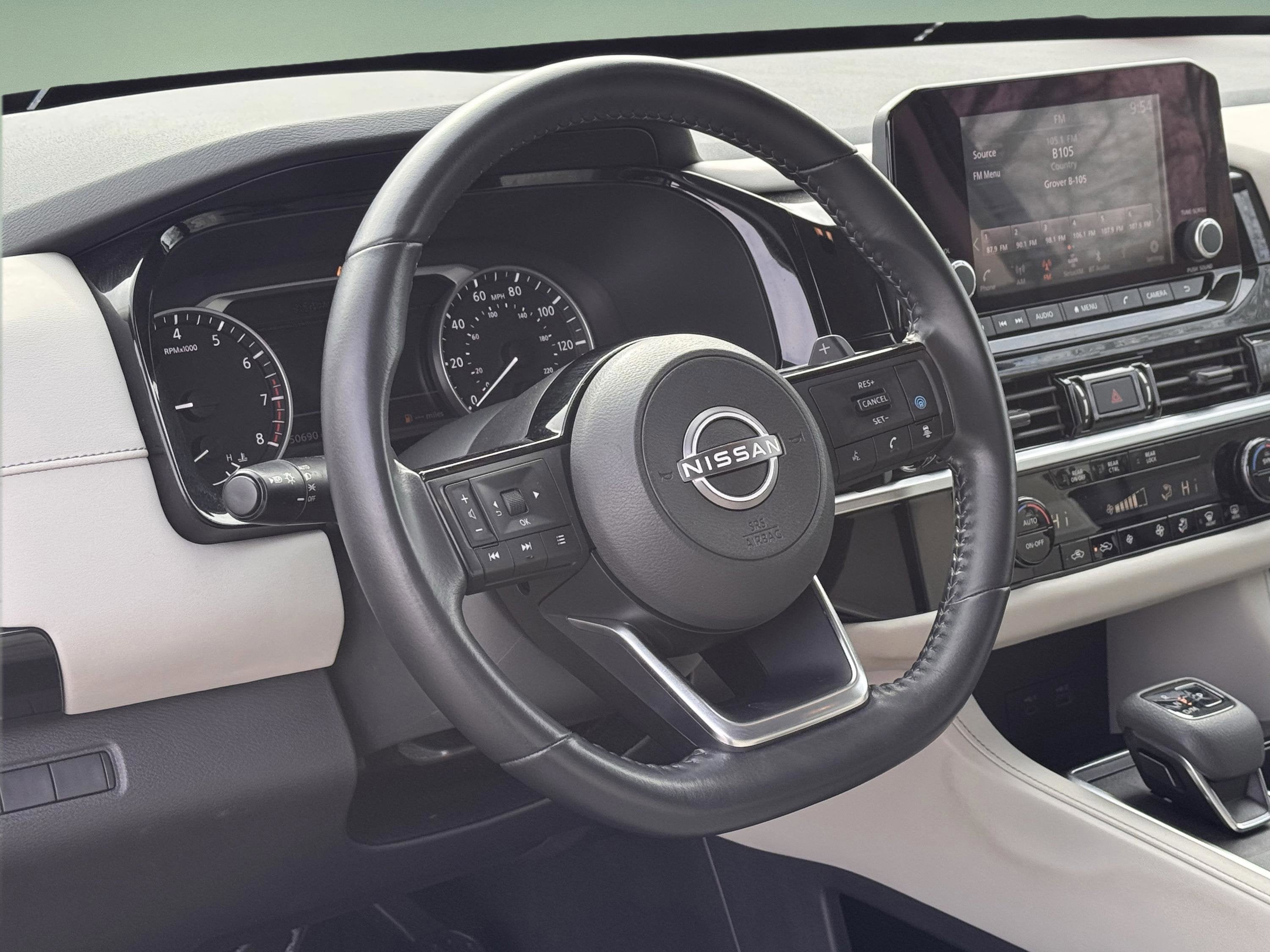 2023 Nissan Pathfinder SV