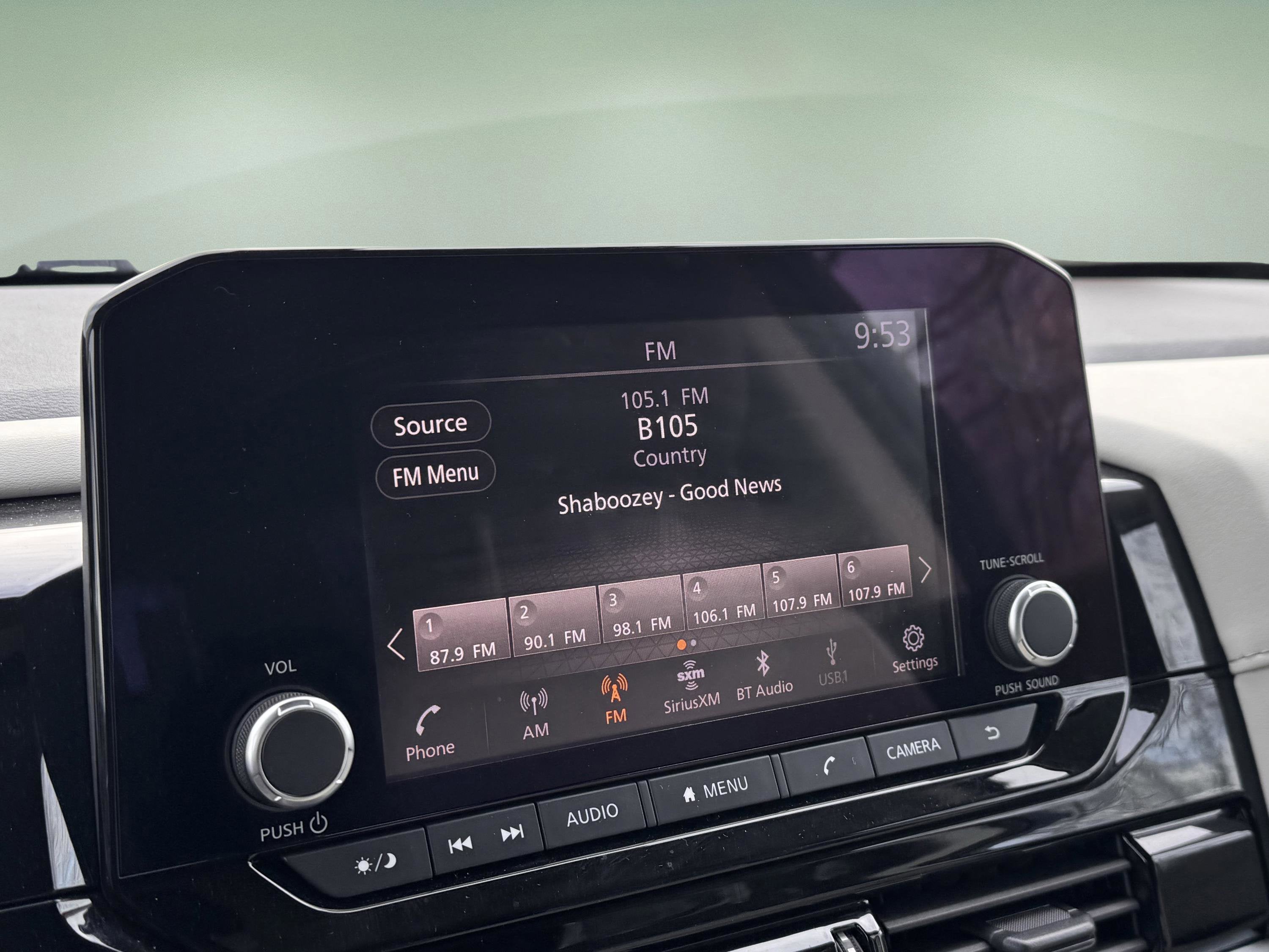 2023 Nissan Pathfinder SV