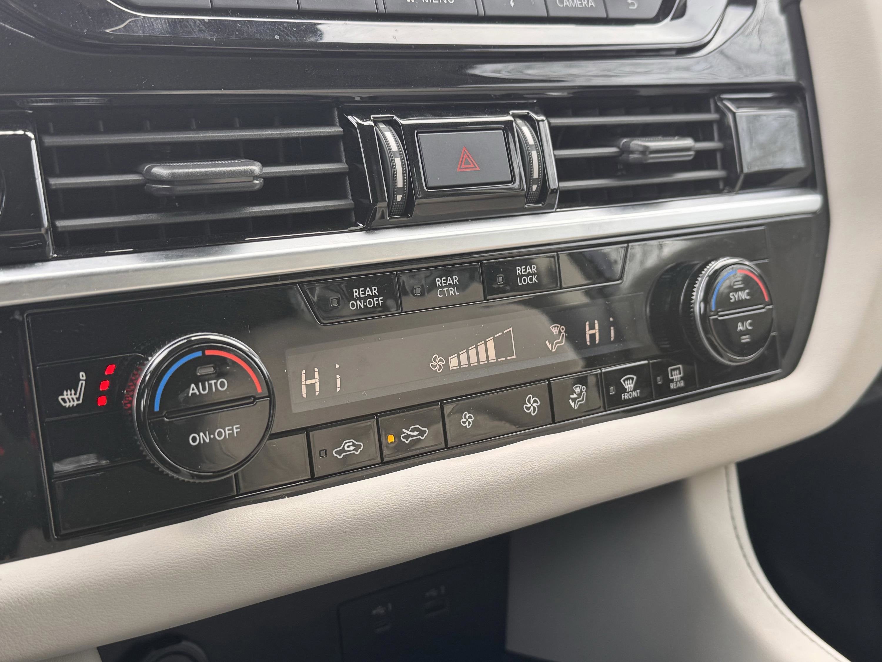 2023 Nissan Pathfinder SV