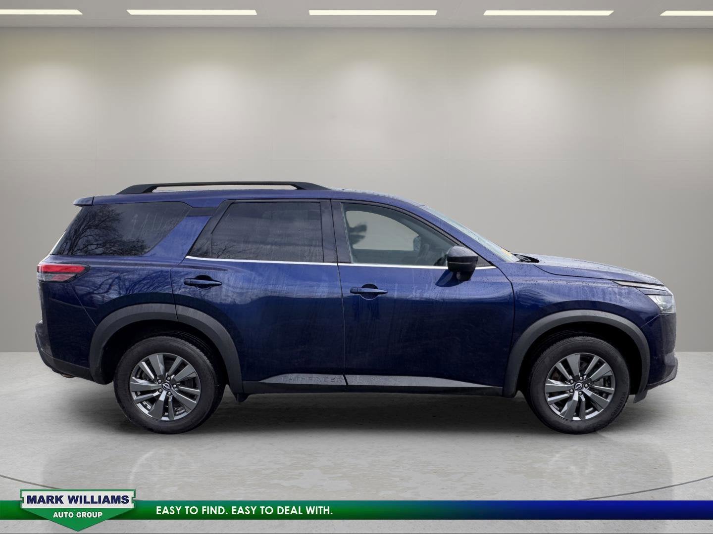 2023 Nissan Pathfinder SV