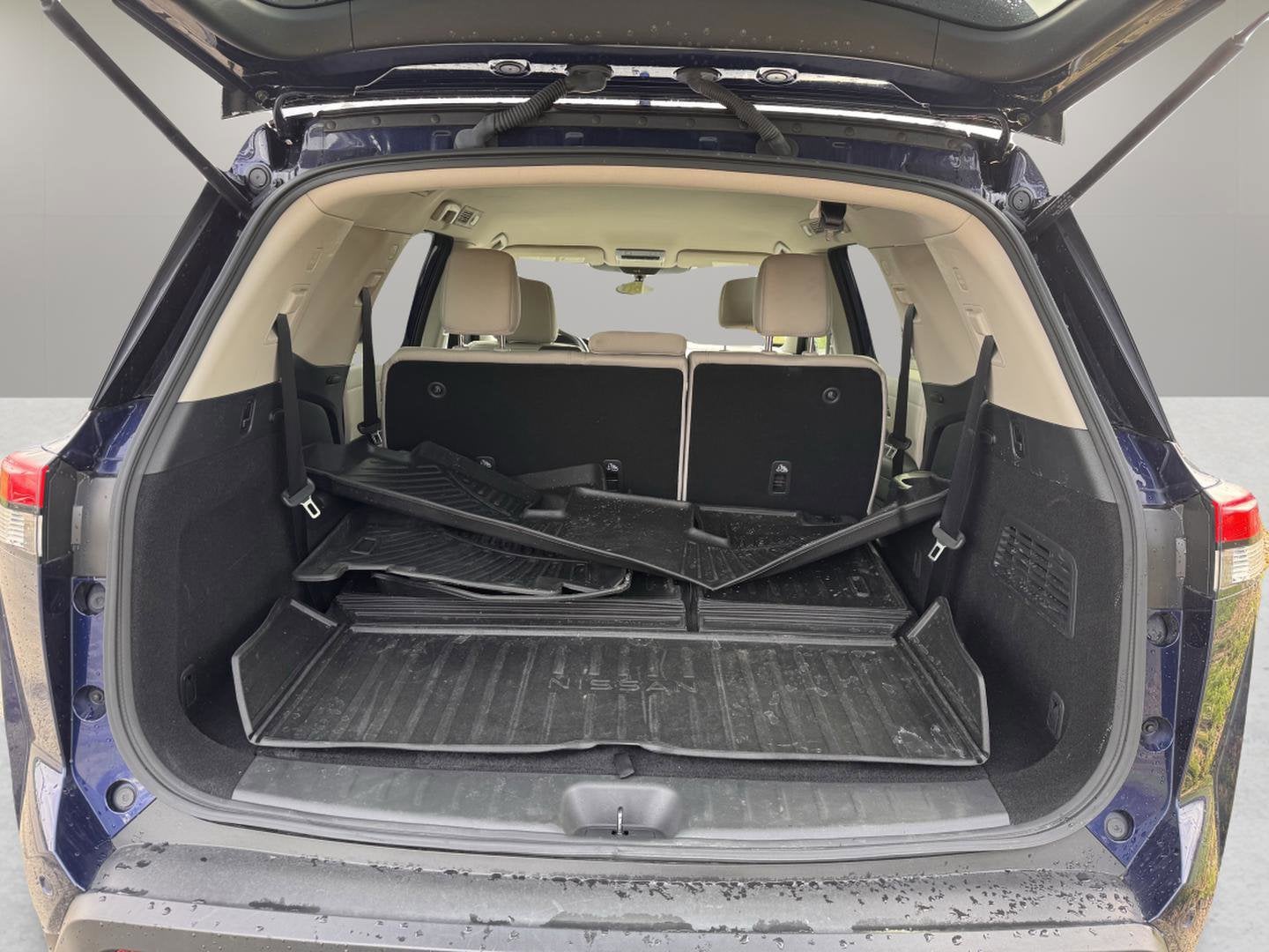 2023 Nissan Pathfinder SV