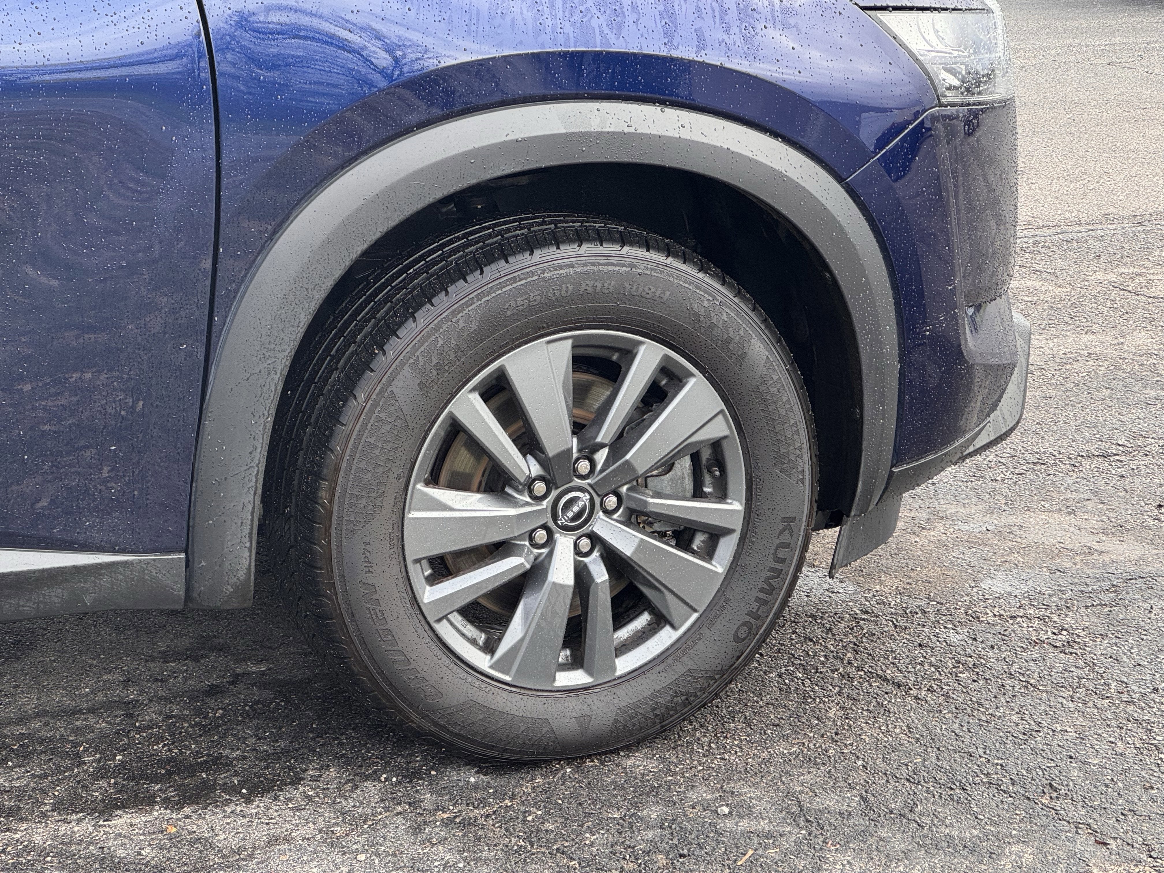 2023 Nissan Pathfinder SV