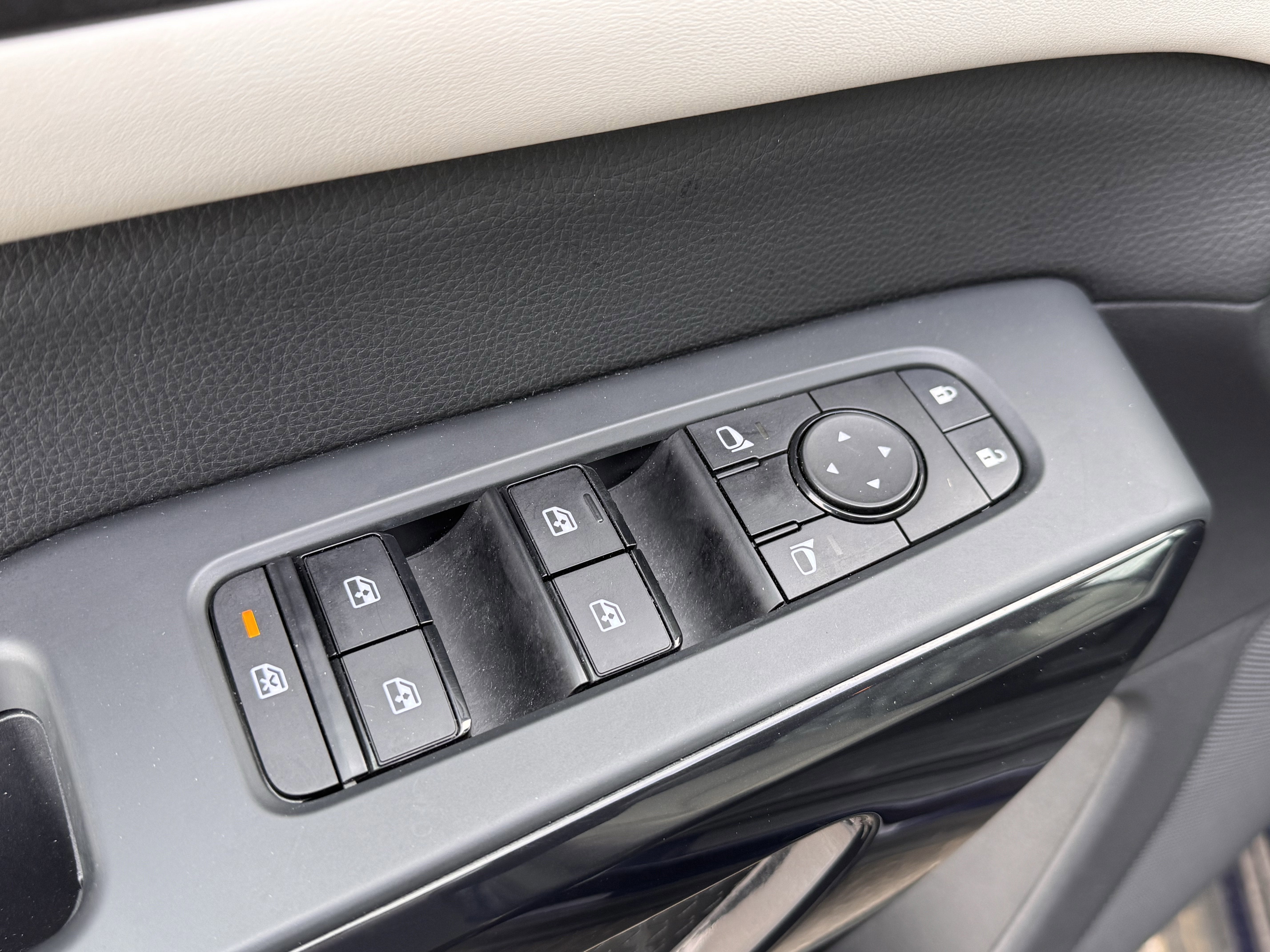 2023 Nissan Pathfinder SV