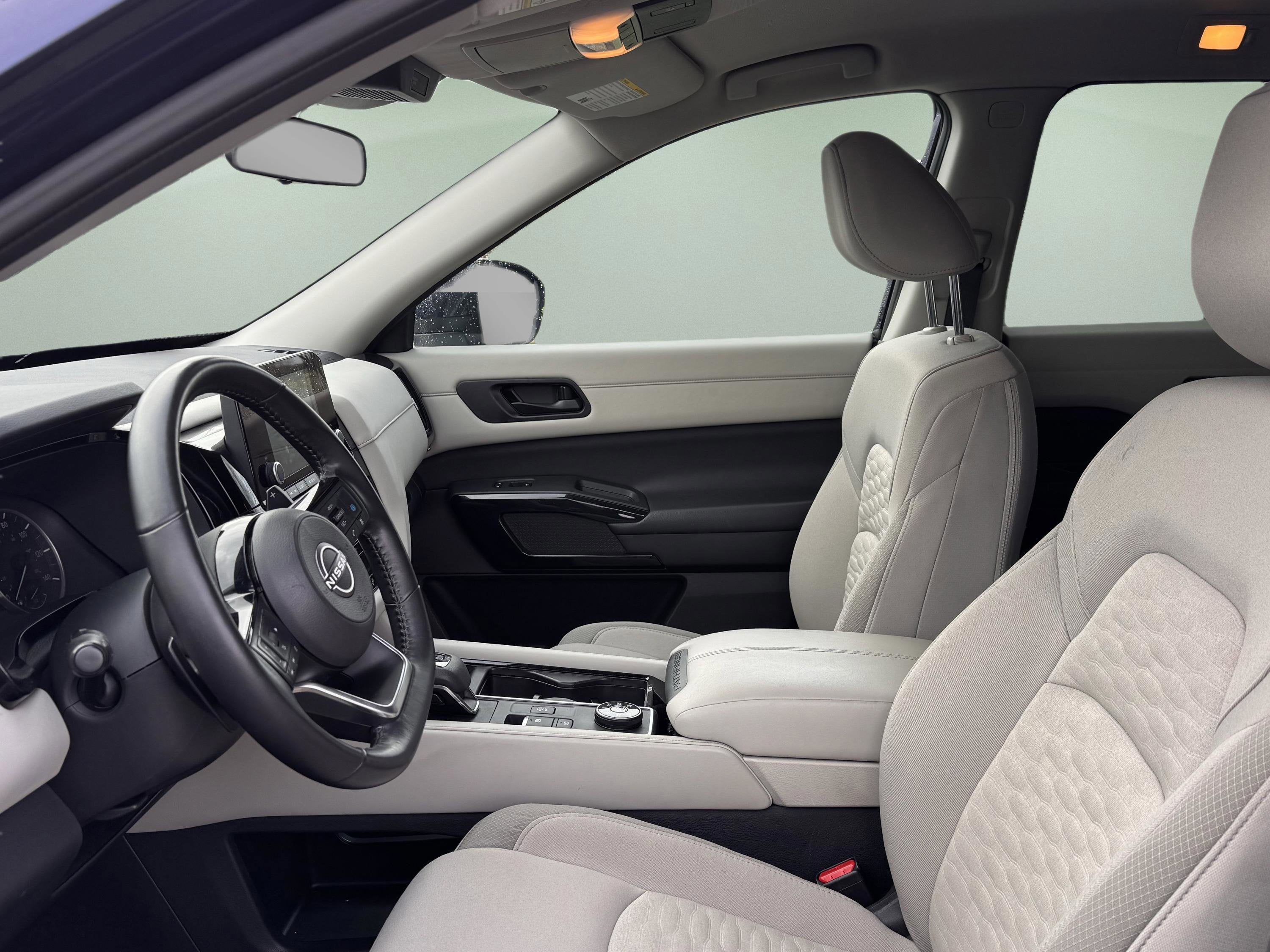 2023 Nissan Pathfinder SV