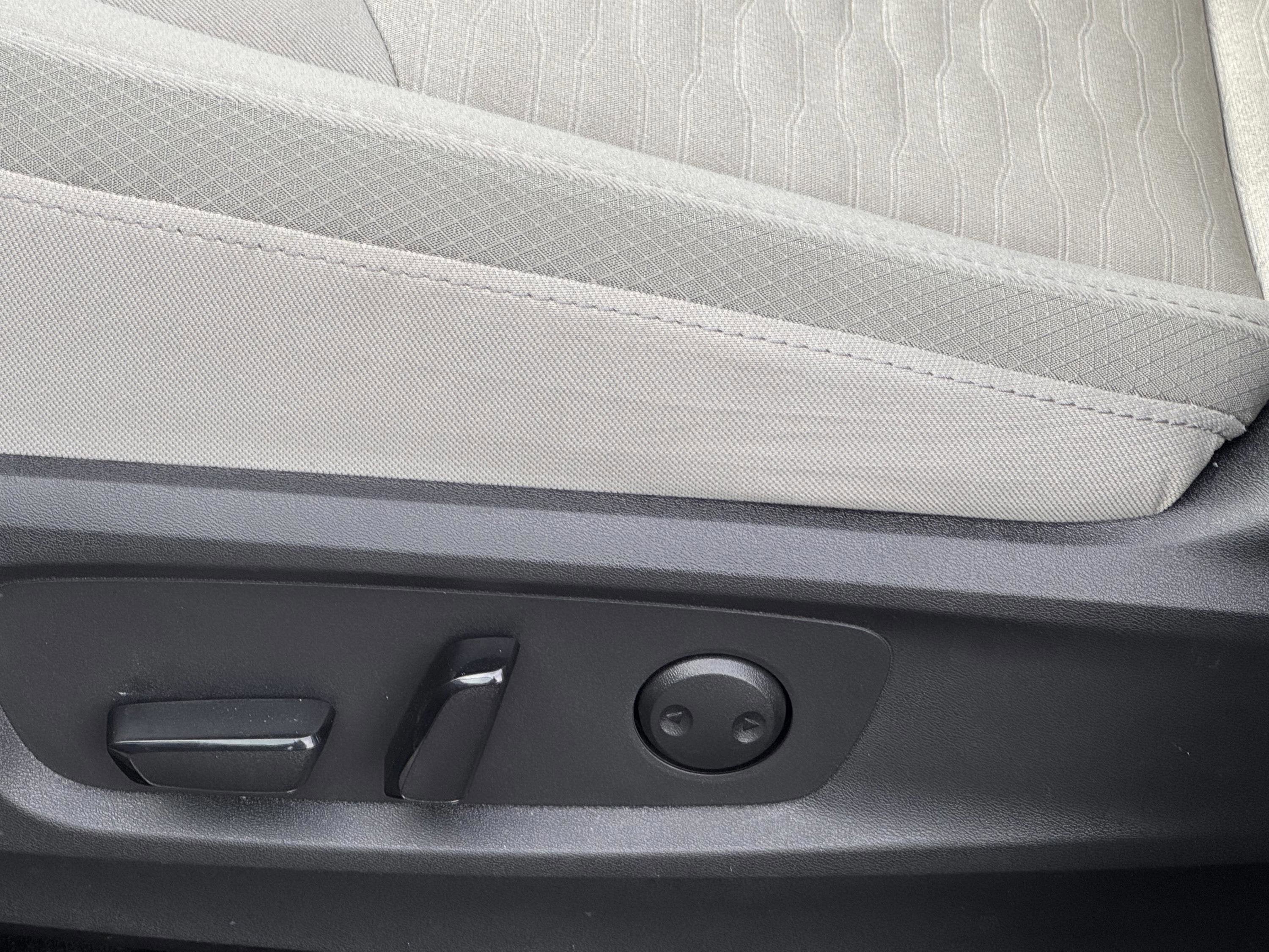 2023 Nissan Pathfinder SV