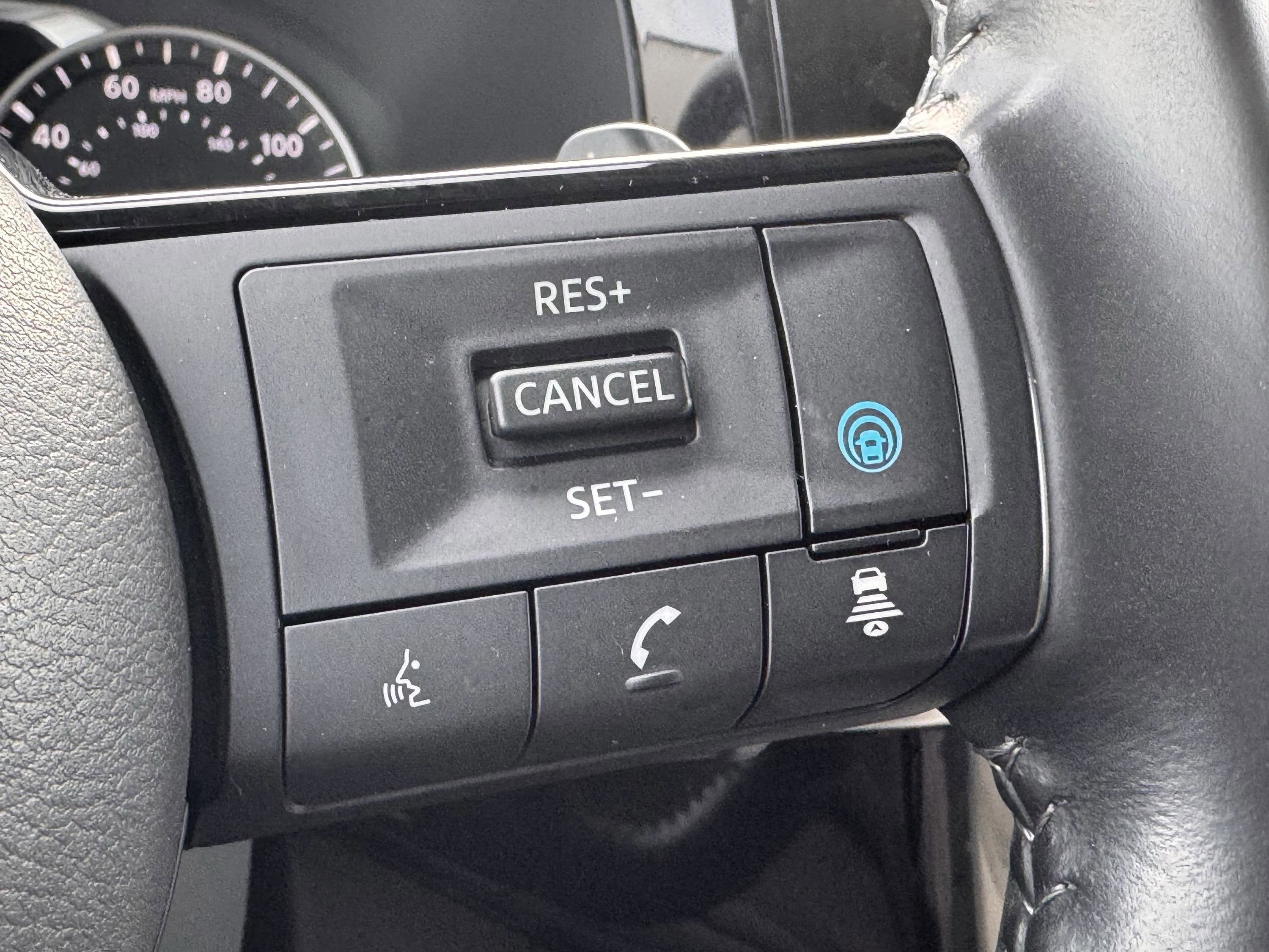 2023 Nissan Pathfinder SV