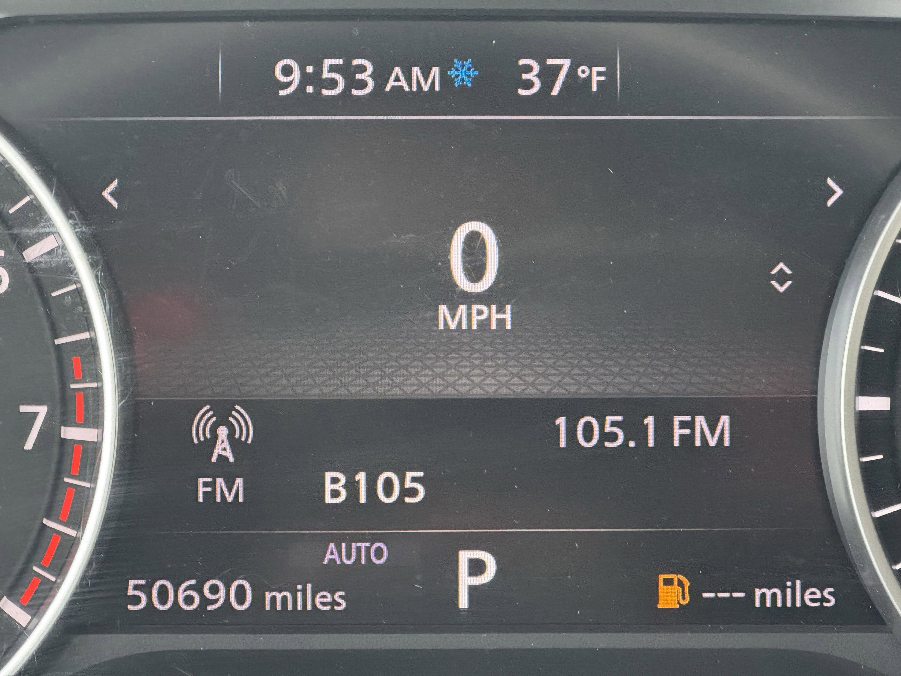 2023 Nissan Pathfinder SV