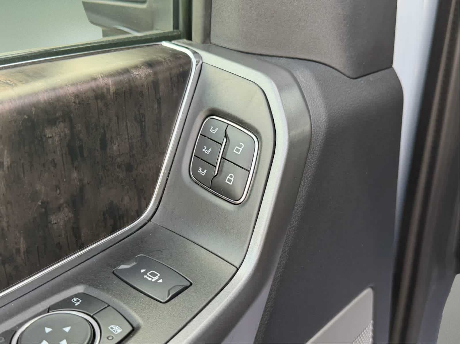 2025 Ford Super Duty F-350 SRW Pickup LARIAT