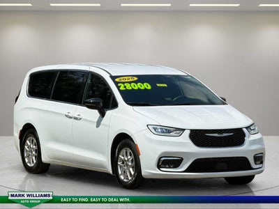 2025 Chrysler Pacifica Select