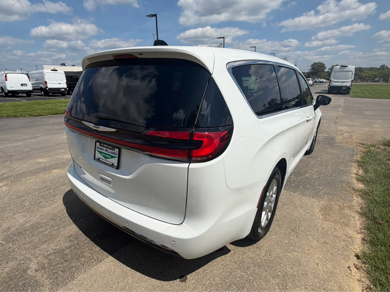 2025 Chrysler Pacifica Select
