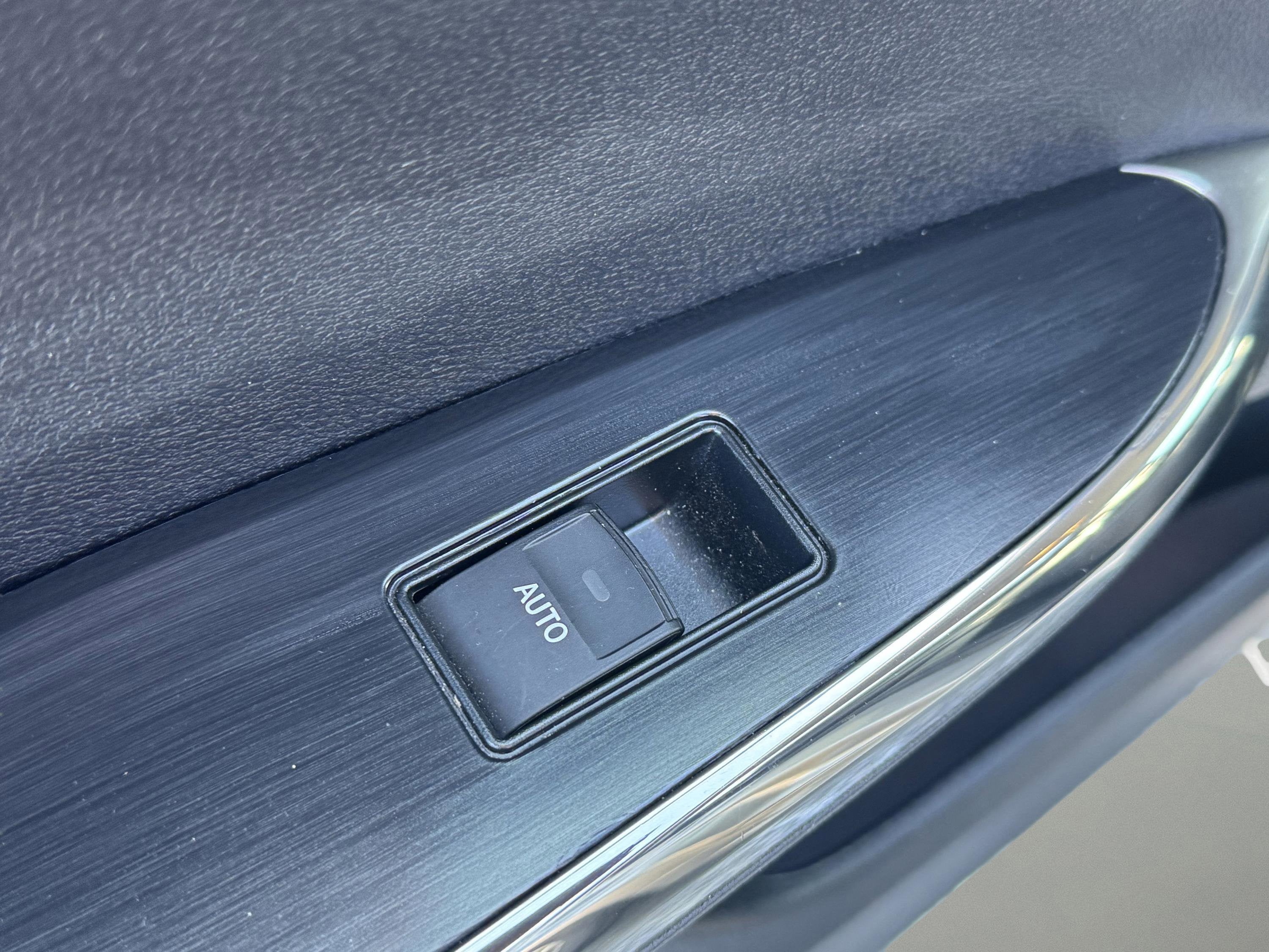 2018 Toyota Avalon Hybrid XLE Premium