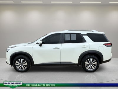2023 Nissan Pathfinder SL