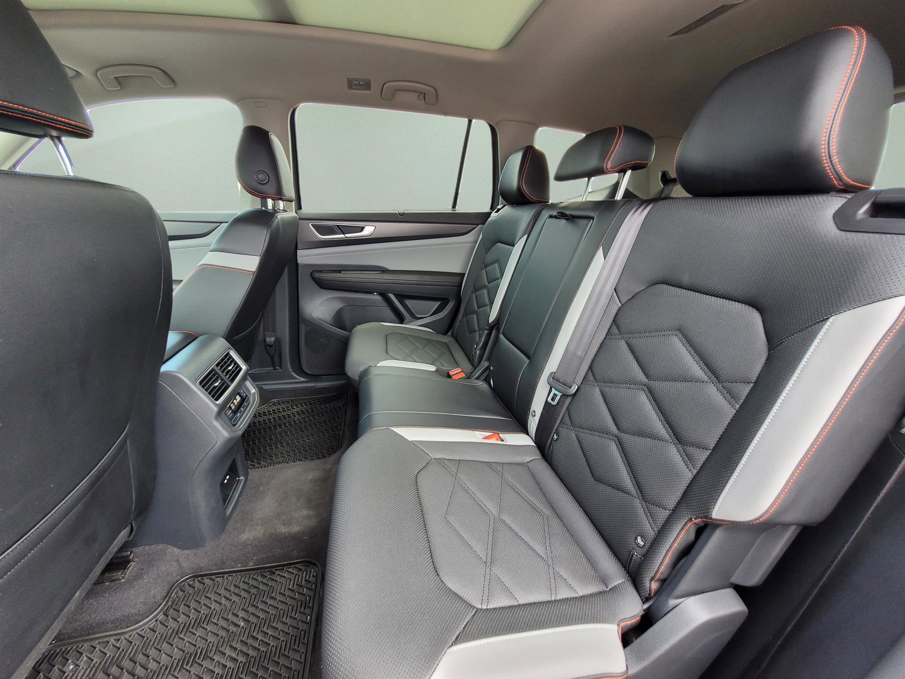 2024 Volkswagen Atlas 2.0T Peak Edition SE w/Technology