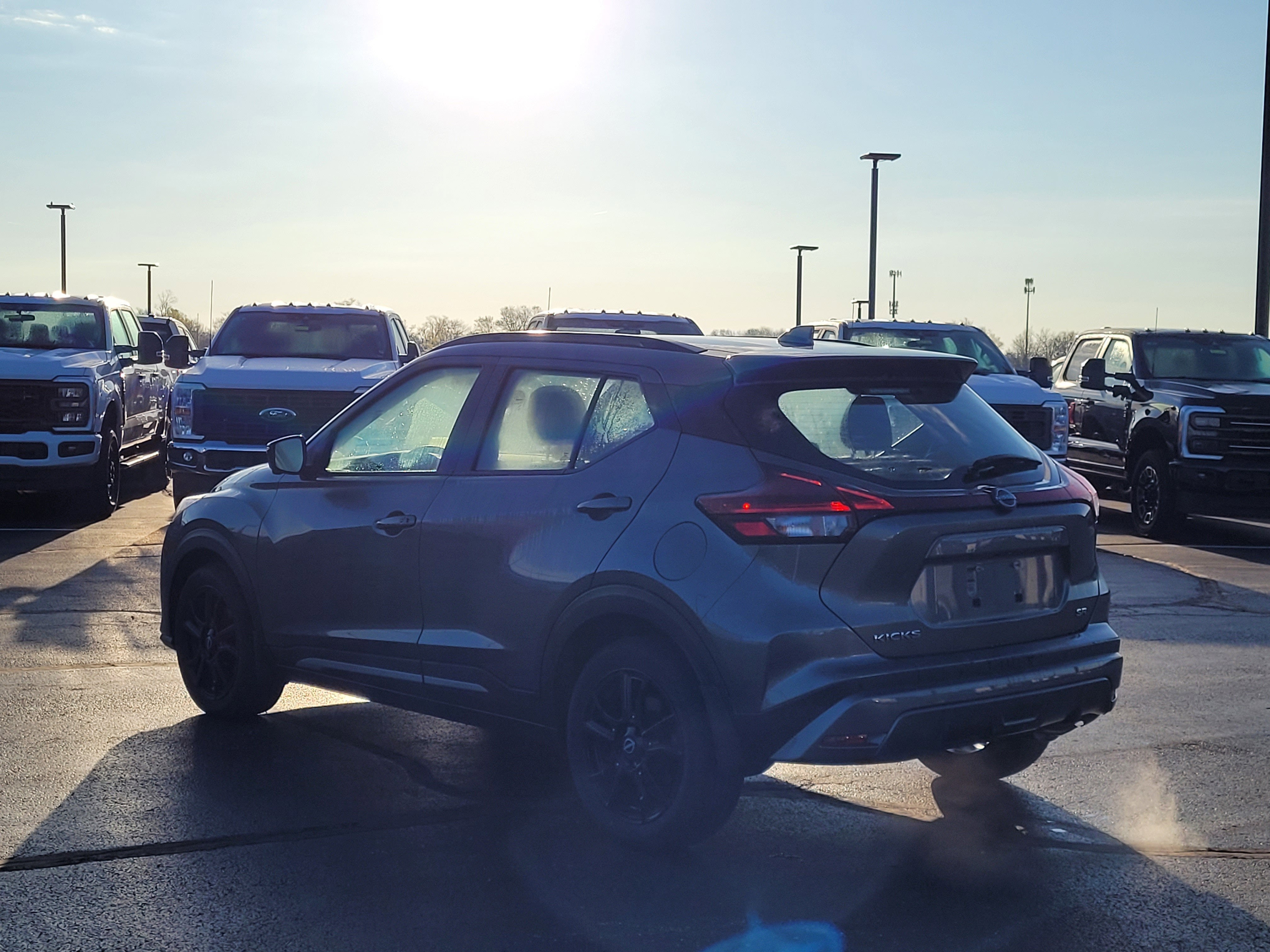 2022 Nissan Kicks SR