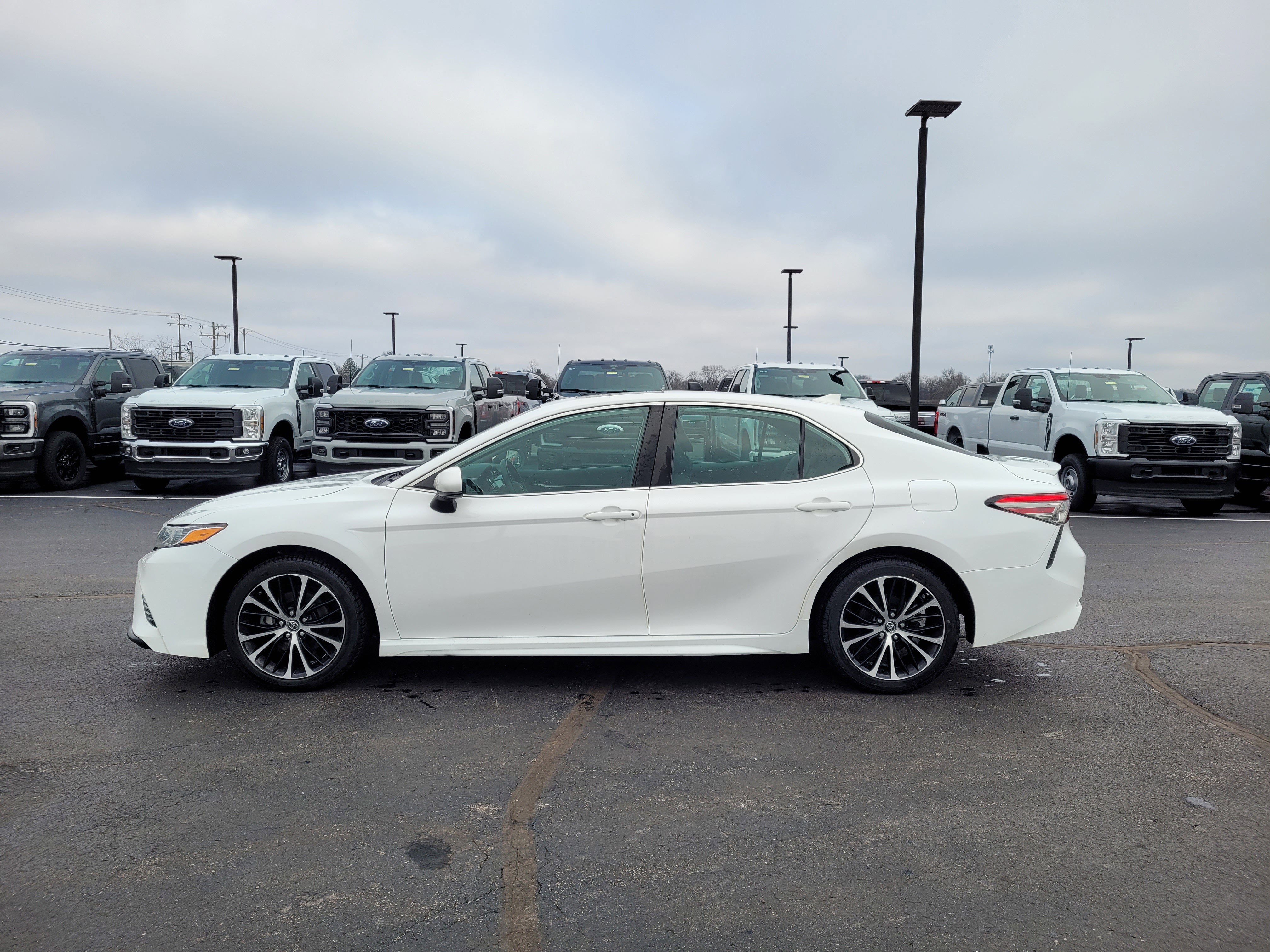 2019 Toyota Camry SE