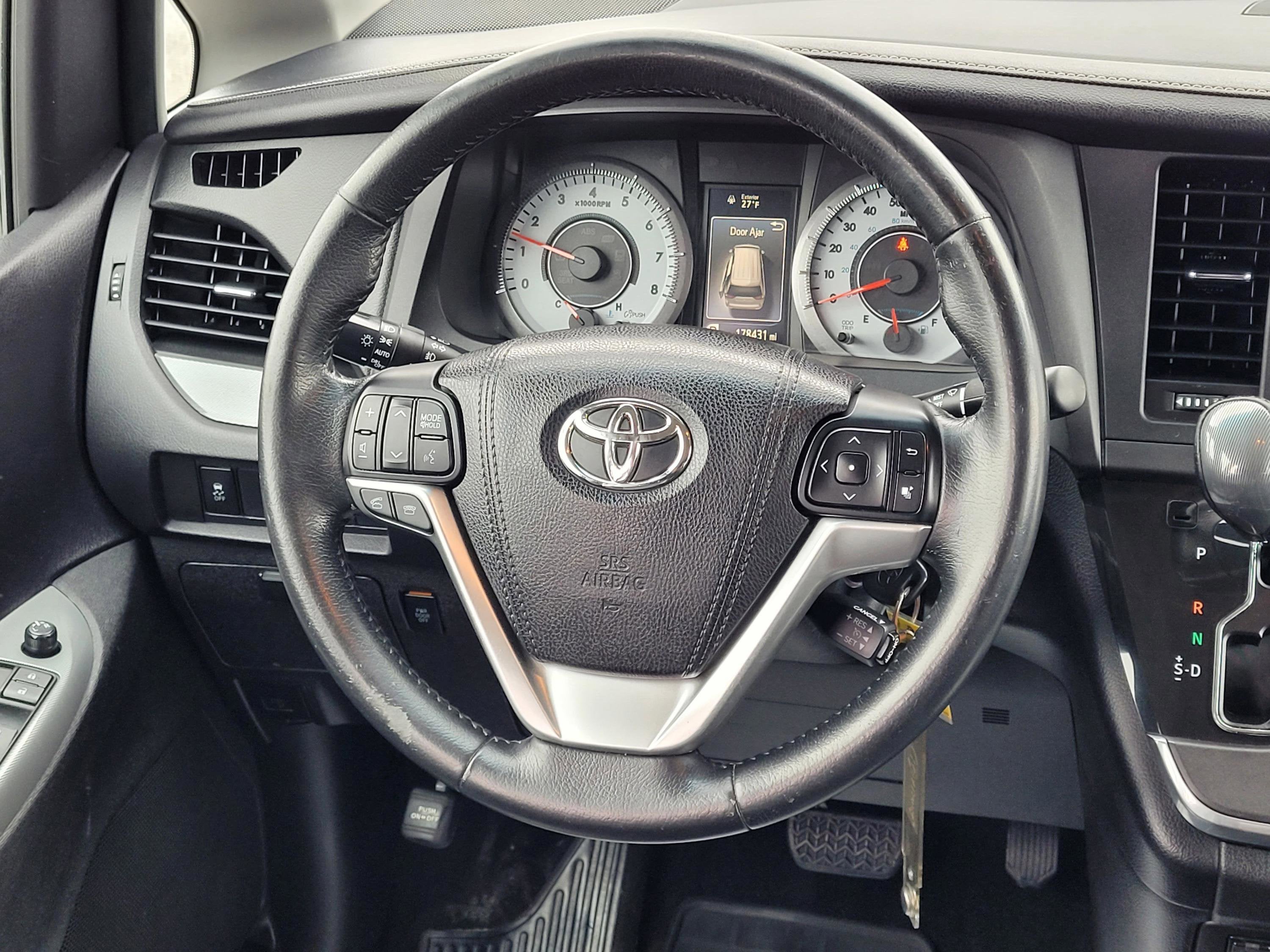 2015 Toyota Sienna SE 8 Passenger