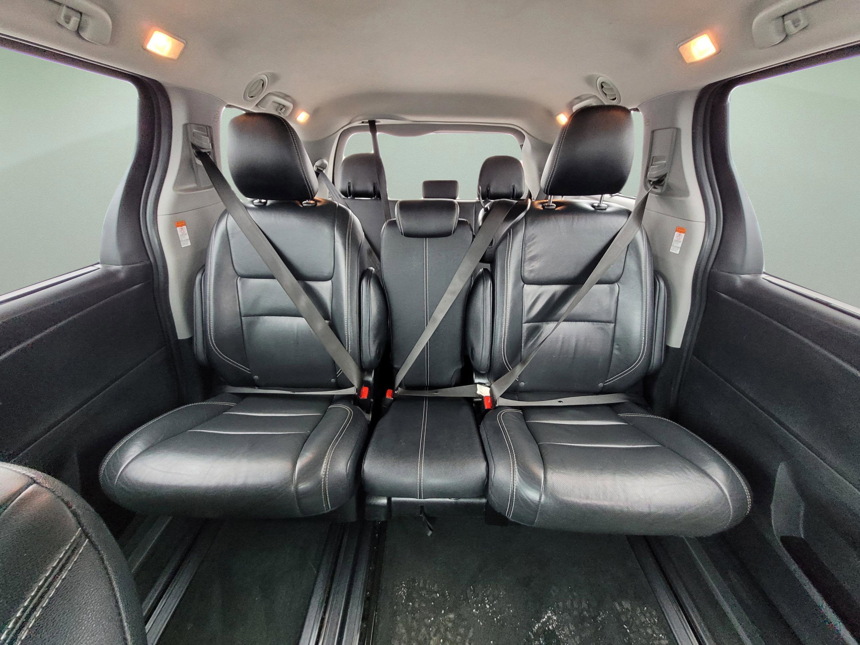 2015 Toyota Sienna SE 8 Passenger