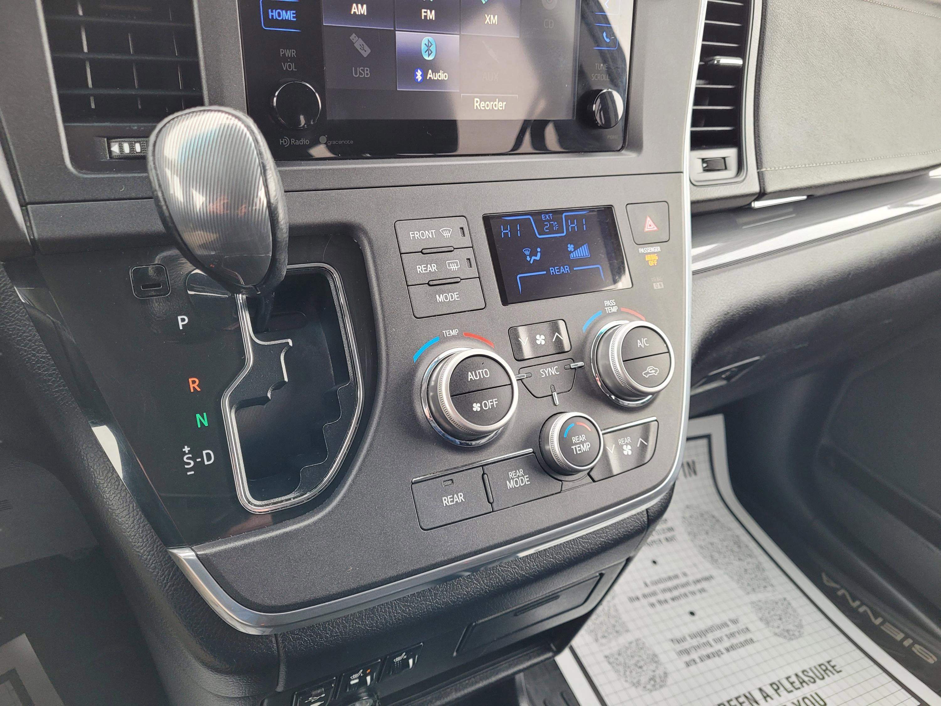 2015 Toyota Sienna SE 8 Passenger