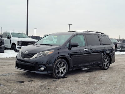 2015 Toyota Sienna SE 8 Passenger