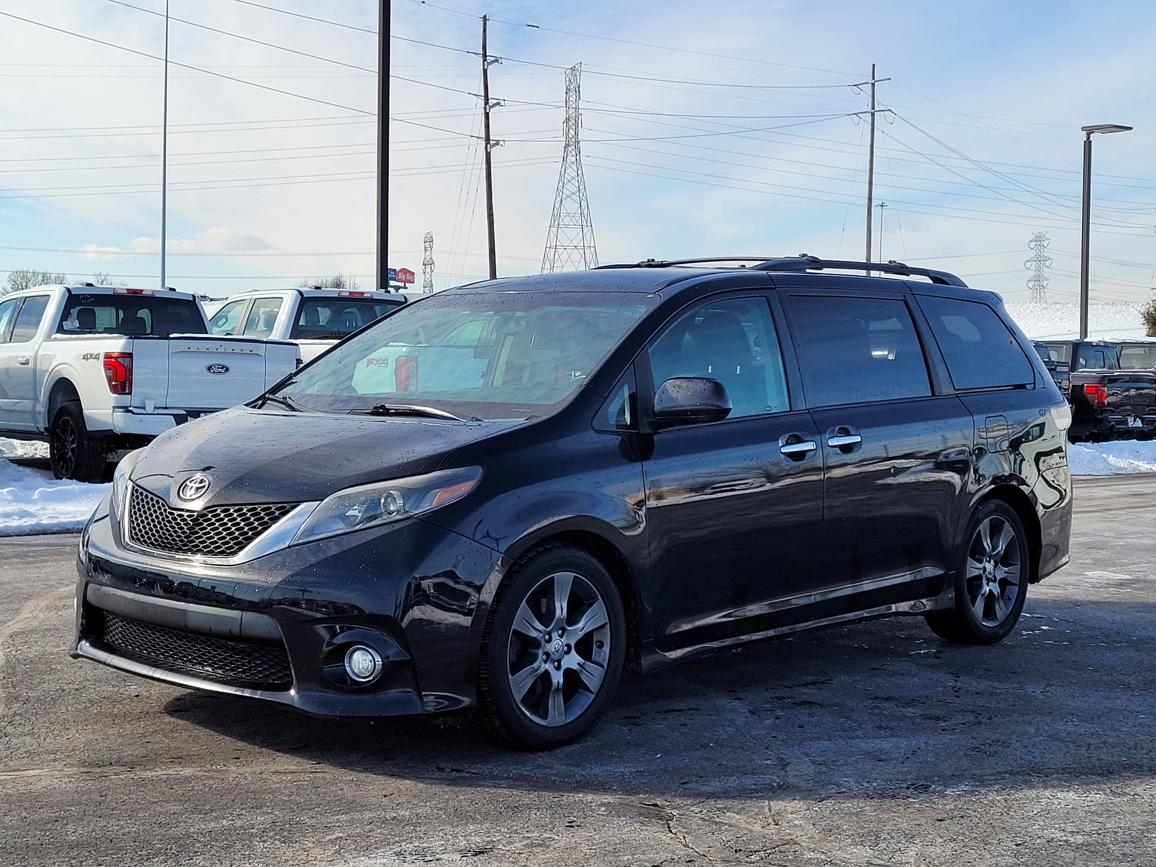 2015 Toyota Sienna SE 8 Passenger