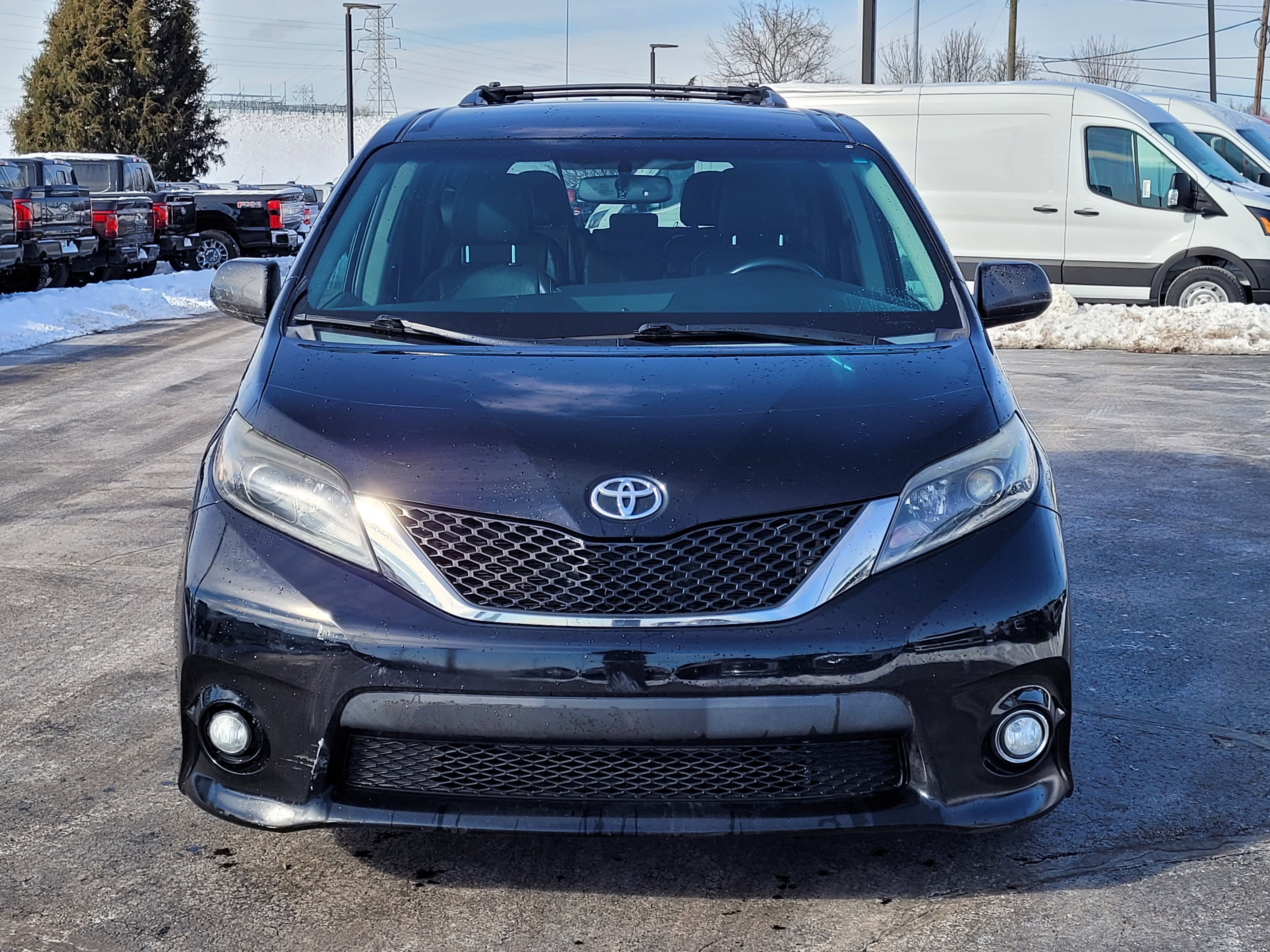 2015 Toyota Sienna SE 8 Passenger
