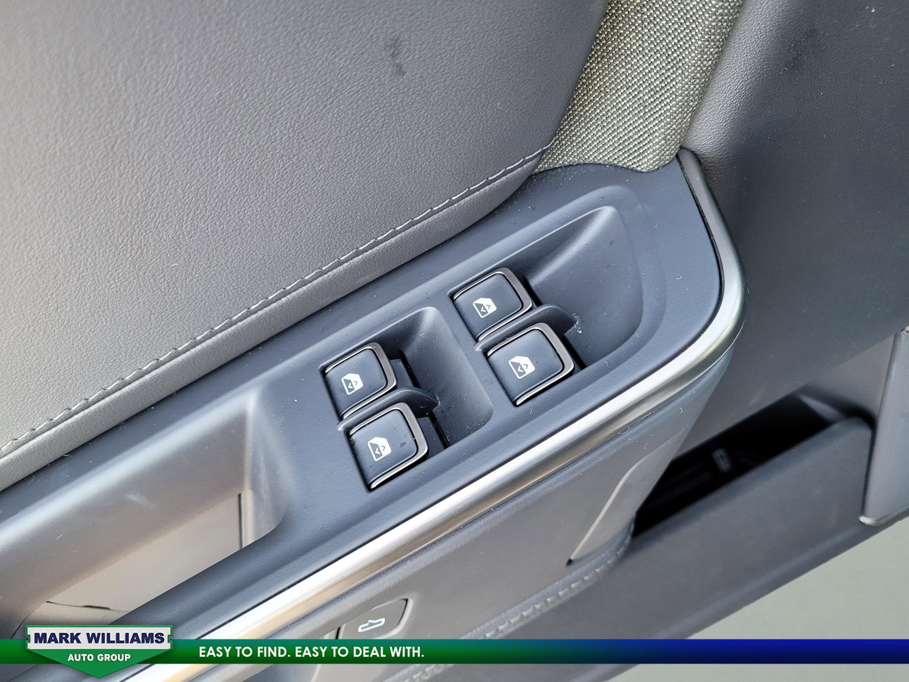 2025 Rivian R1S Adventure