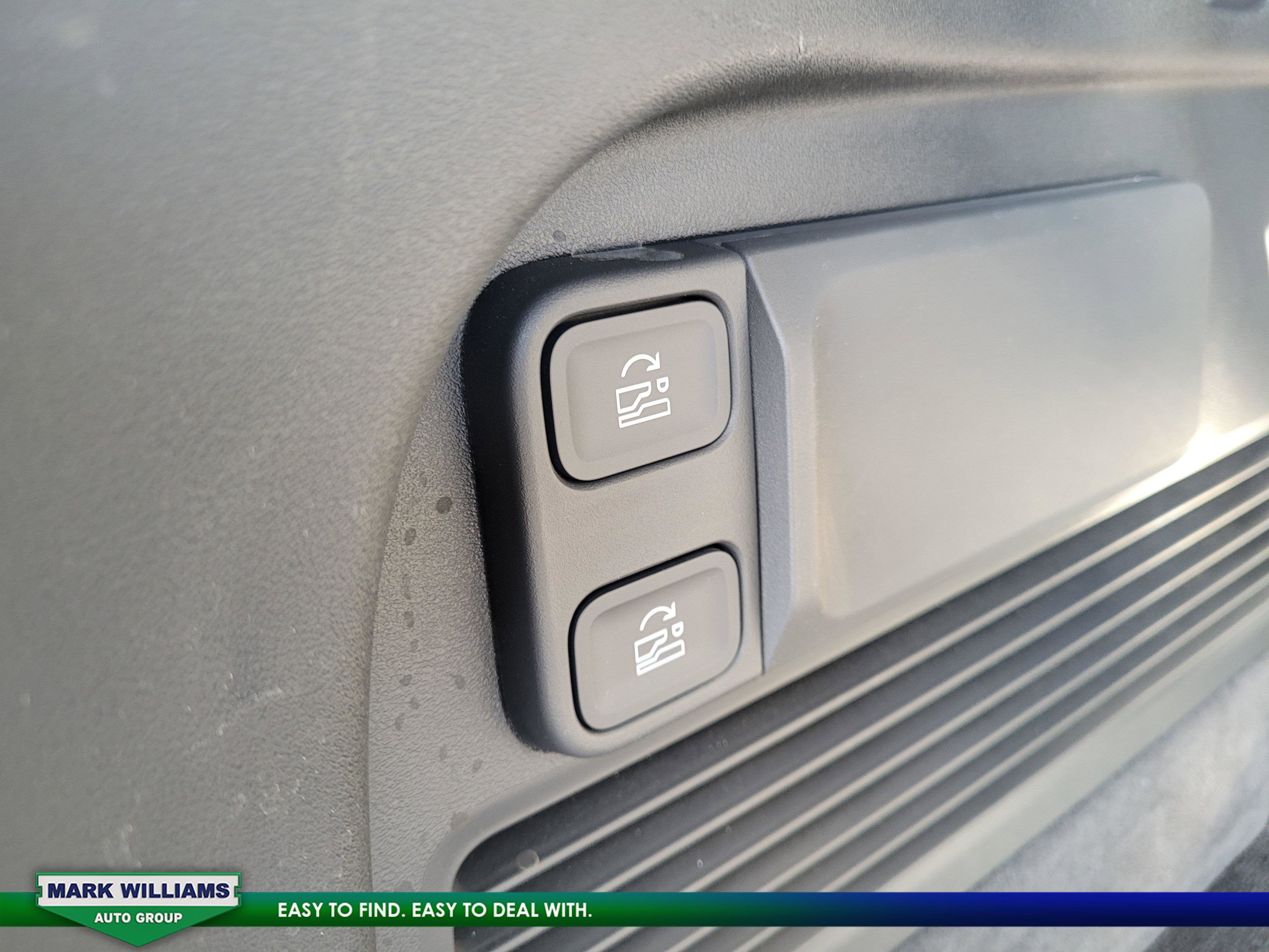 2025 Rivian R1S Adventure