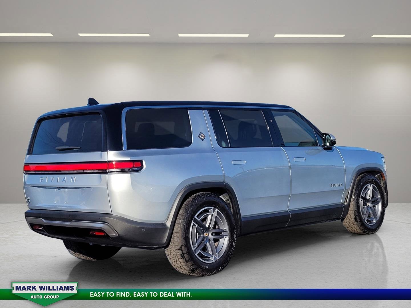2025 Rivian R1S Adventure