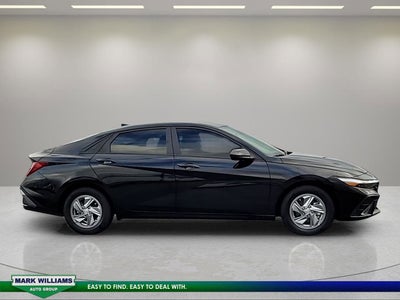 2024 Hyundai Elantra SE