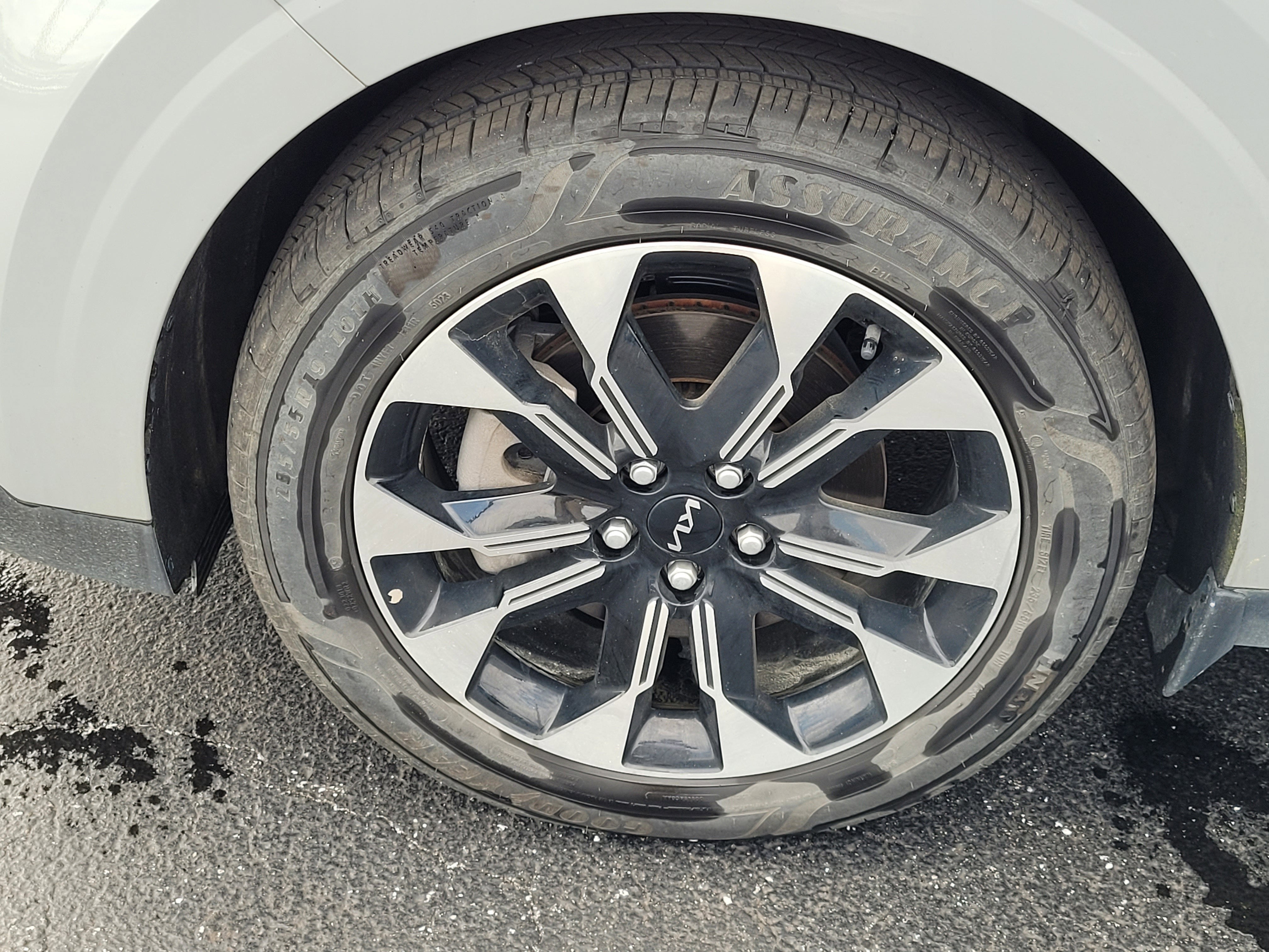 2024 Kia Carnival EX