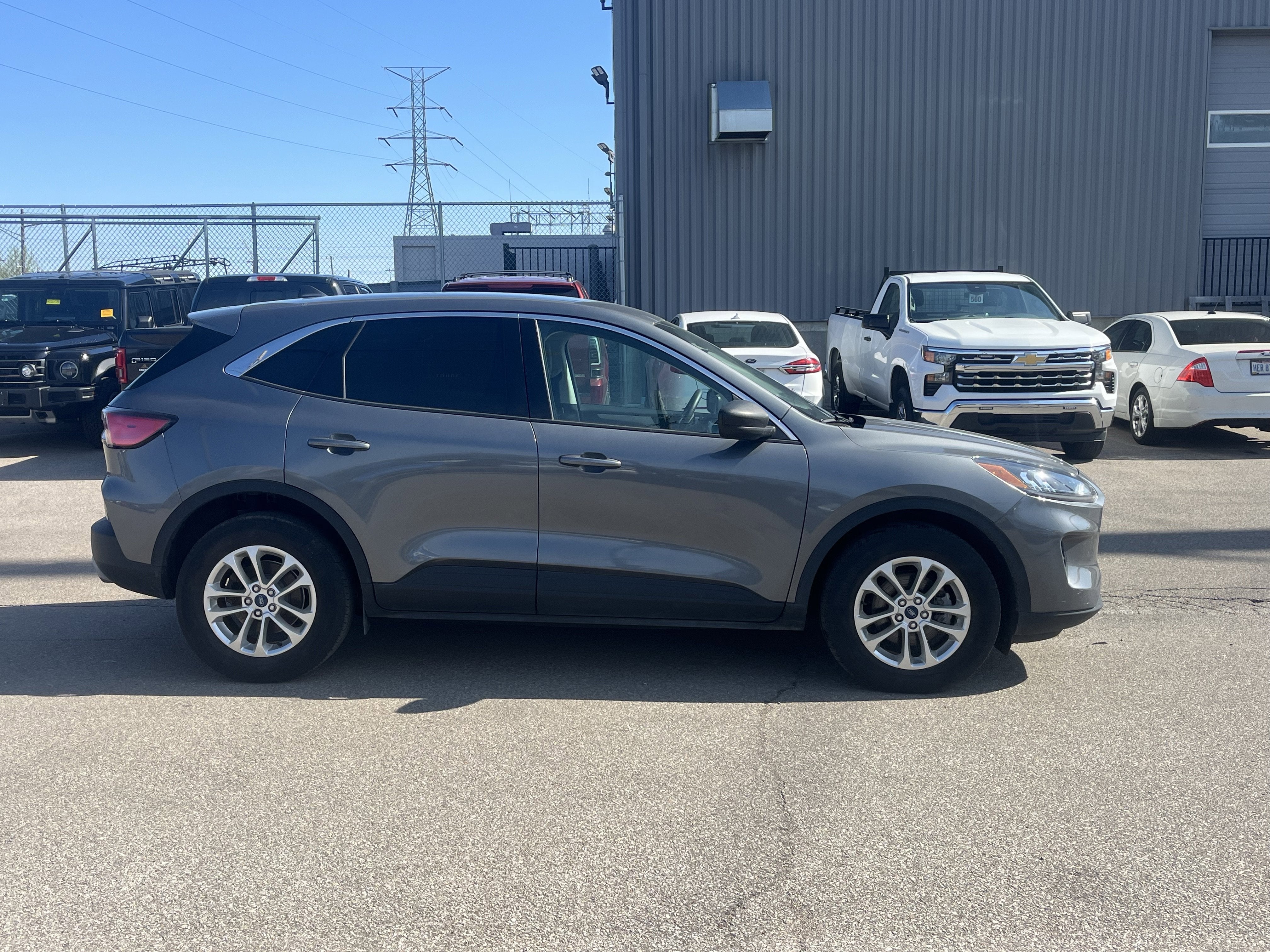 2022 Ford Escape Hybrid SE