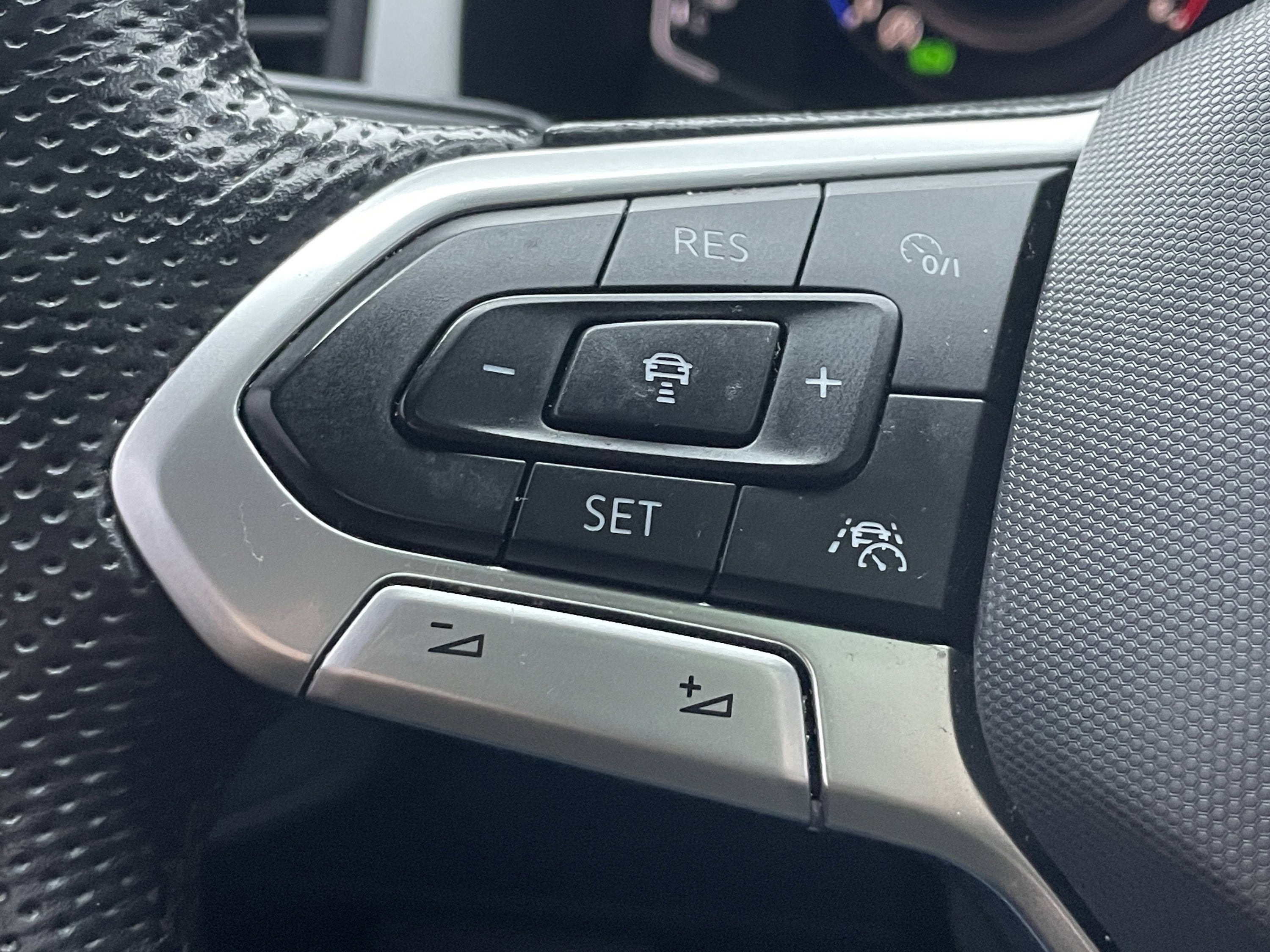 2022 Volkswagen Atlas Cross Sport 3.6L V6 SEL Premium R-Line