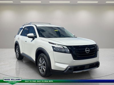 2023 Nissan Pathfinder SL