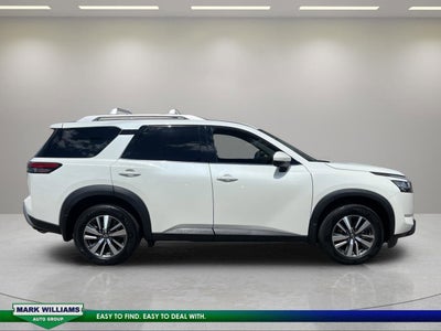 2023 Nissan Pathfinder SL