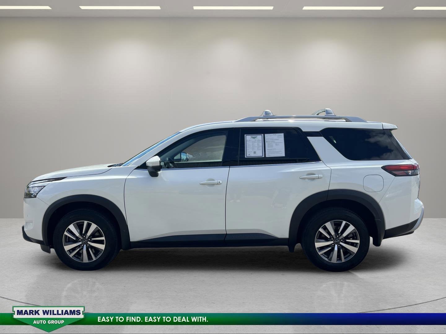 2023 Nissan Pathfinder SL