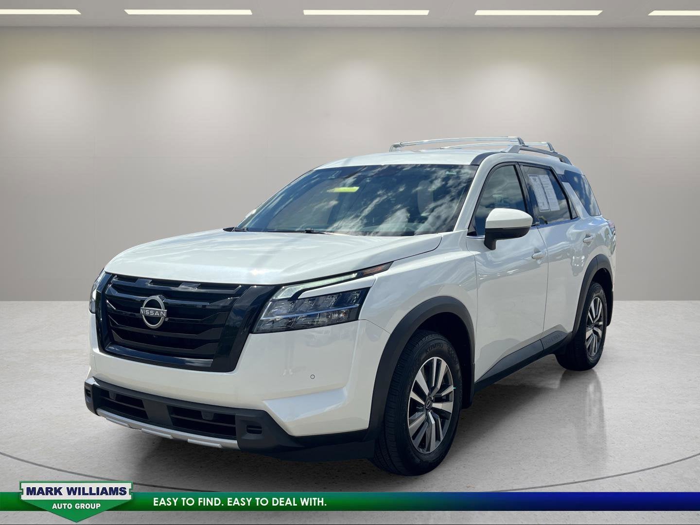 2023 Nissan Pathfinder SL