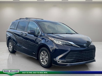 2021 Toyota Sienna XLE 8 Passenger